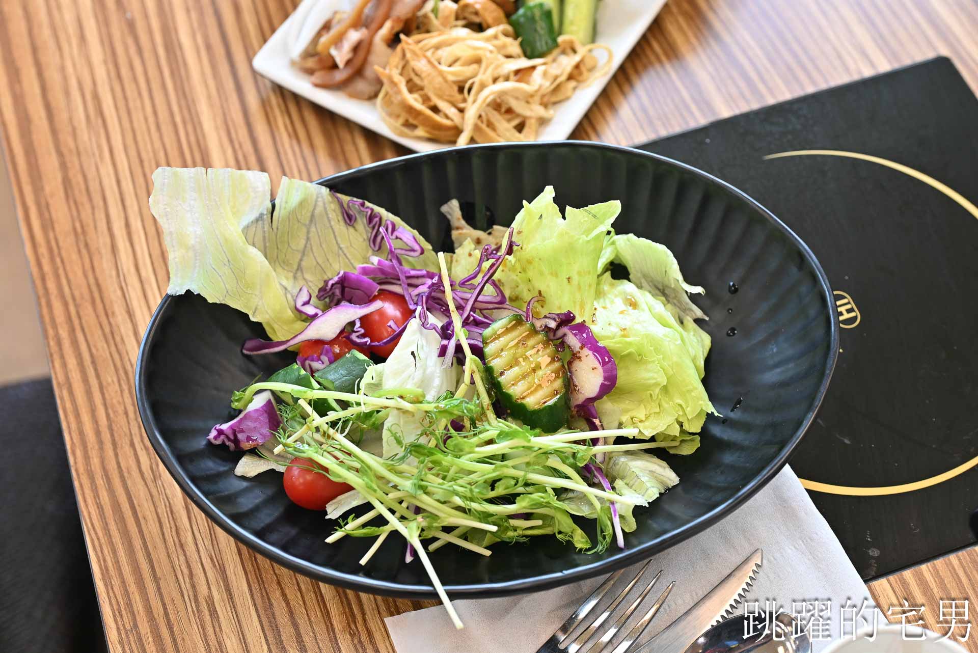 [花蓮美食]海冰灣歡聚牛排館(原胖忠小吃)-花蓮牛排自助吧吃到飽，熱炒、地瓜薯條，三櫃冰品很有誠意