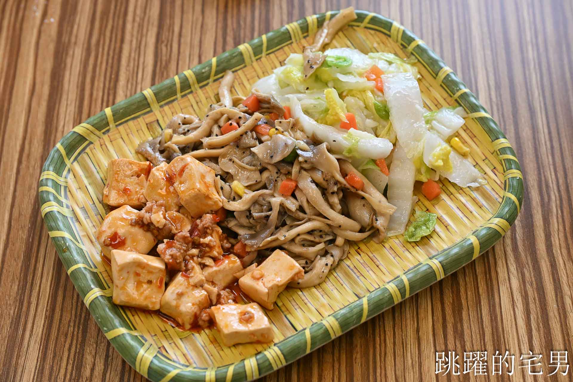 [花蓮美食]海冰灣歡聚牛排館(原胖忠小吃)-花蓮牛排自助吧吃到飽，熱炒、地瓜薯條，三櫃冰品很有誠意