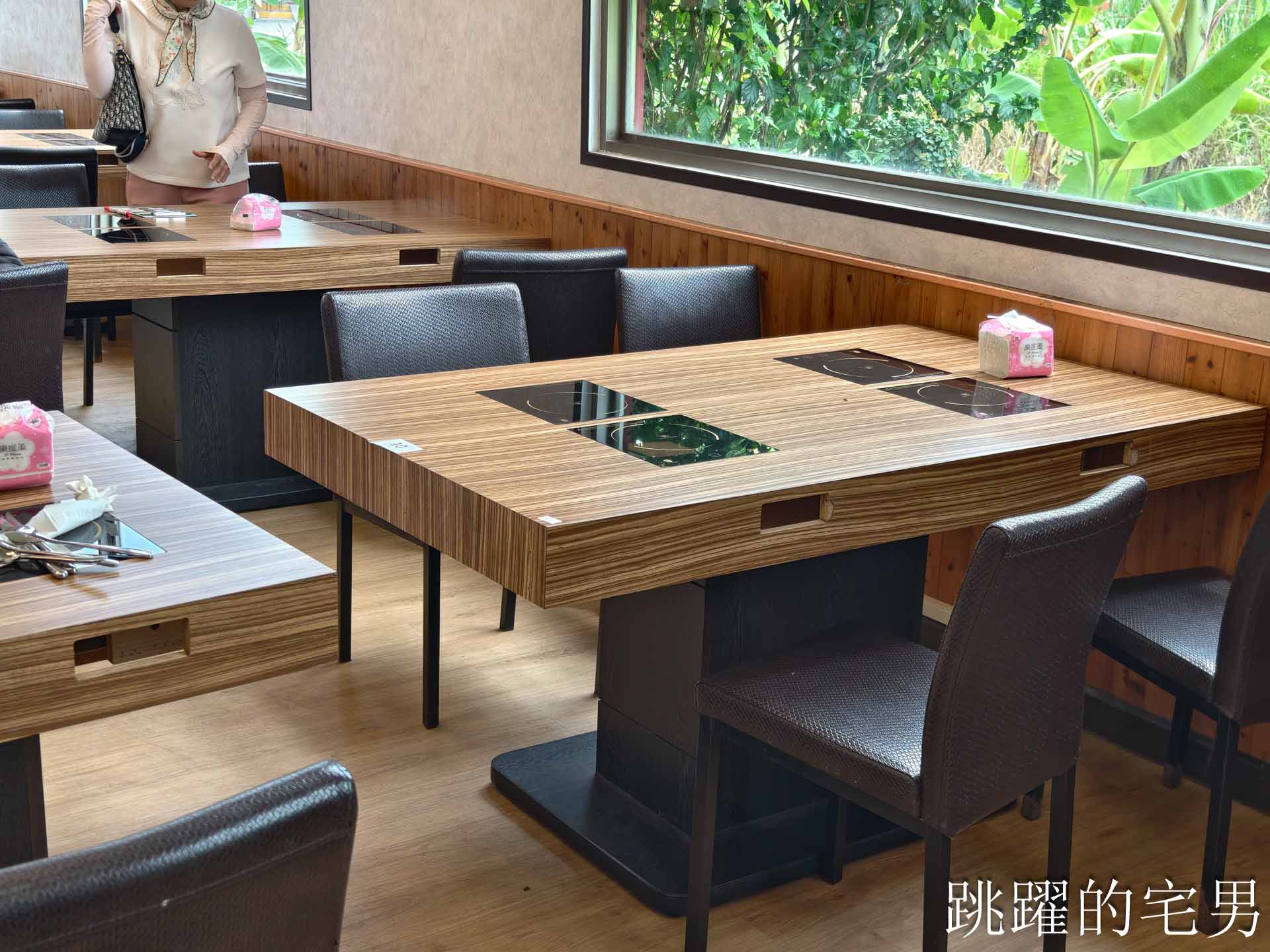 [花蓮美食]海冰灣歡聚牛排館(原胖忠小吃)-花蓮牛排自助吧吃到飽，熱炒、地瓜薯條，三櫃冰品很有誠意