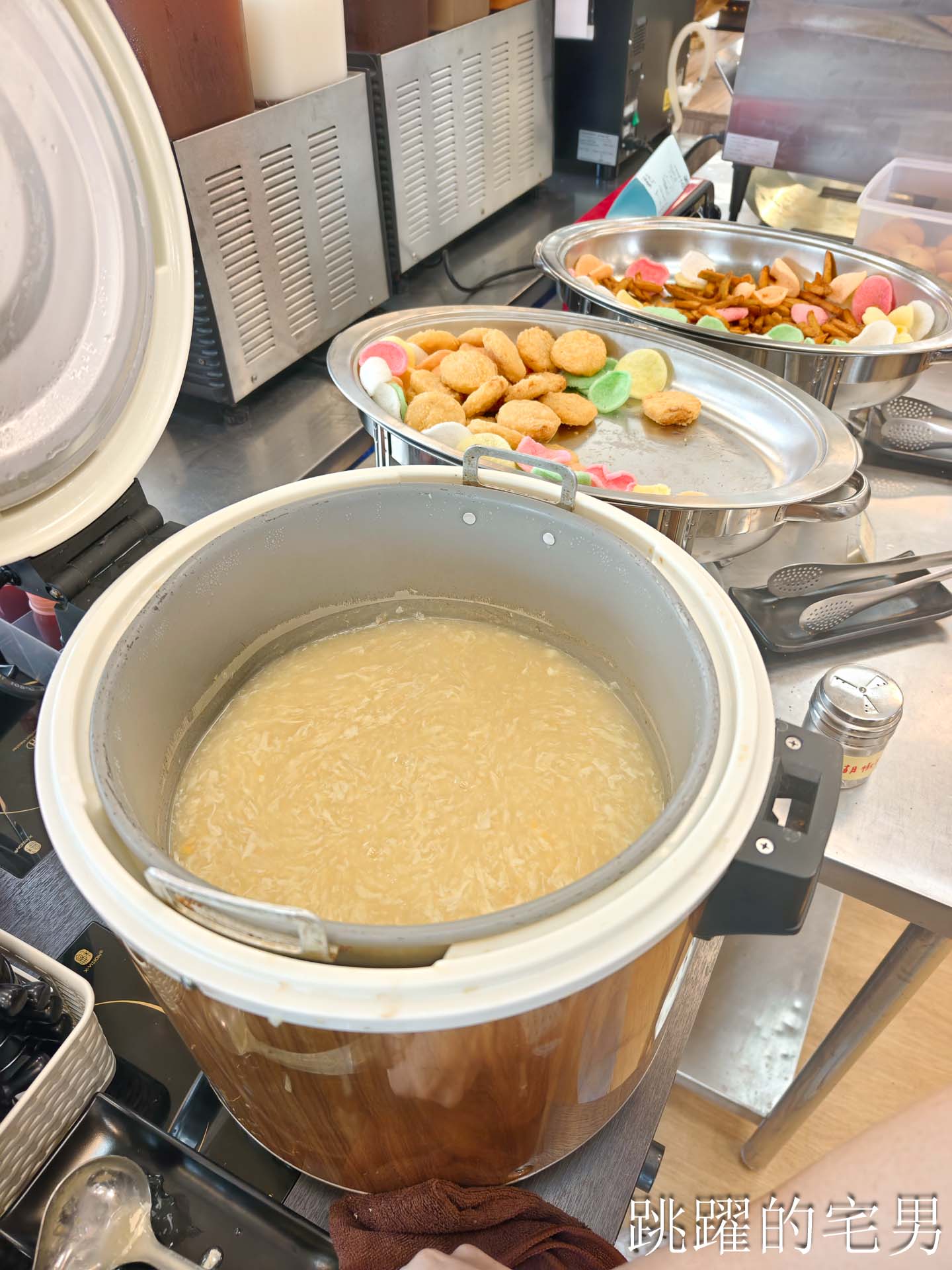 [花蓮美食]海冰灣歡聚牛排館(原胖忠小吃)-花蓮牛排自助吧吃到飽，熱炒、地瓜薯條，三櫃冰品很有誠意