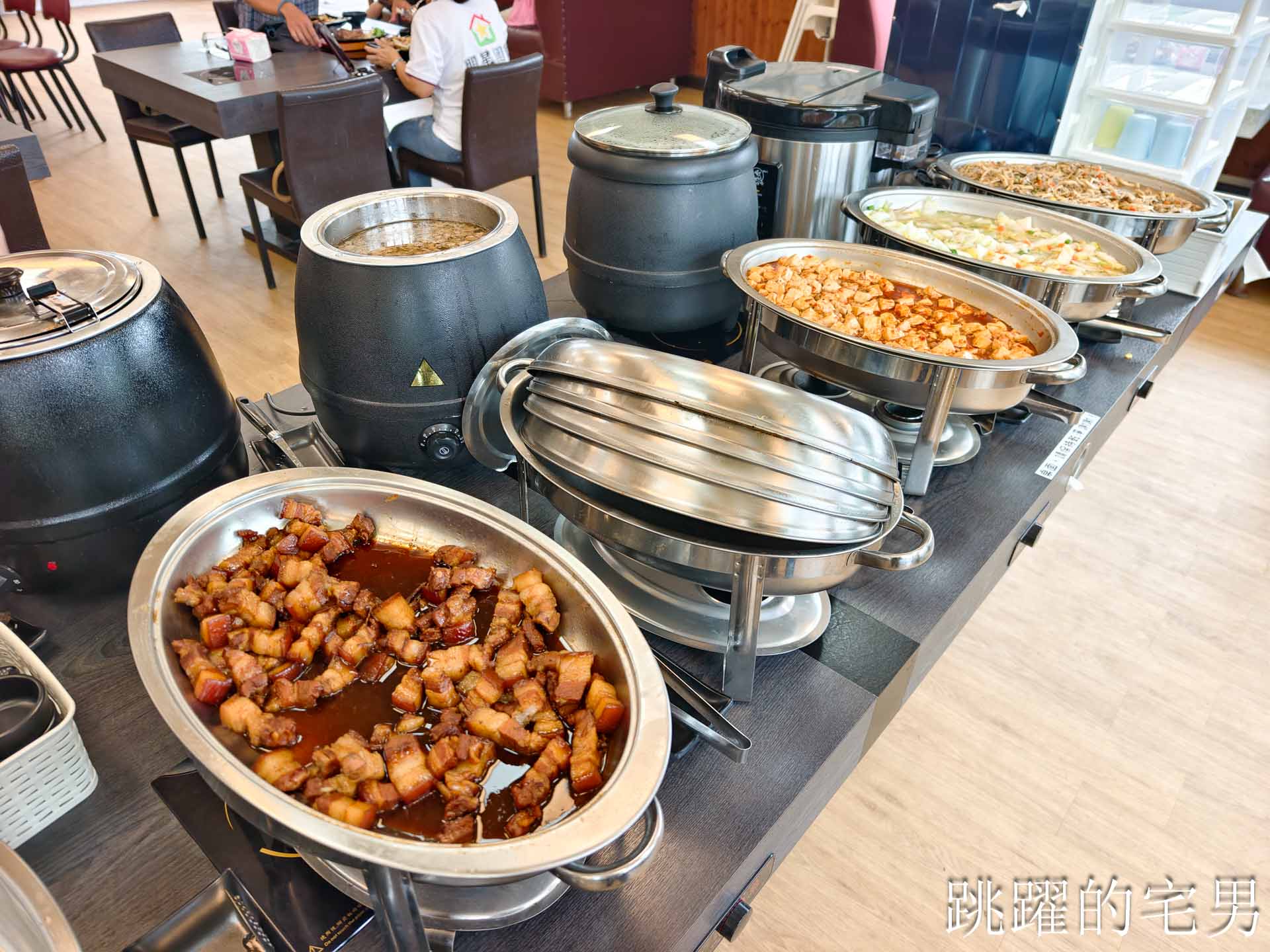 [花蓮美食]海冰灣歡聚牛排館(原胖忠小吃)-花蓮牛排自助吧吃到飽，熱炒、地瓜薯條，三櫃冰品很有誠意