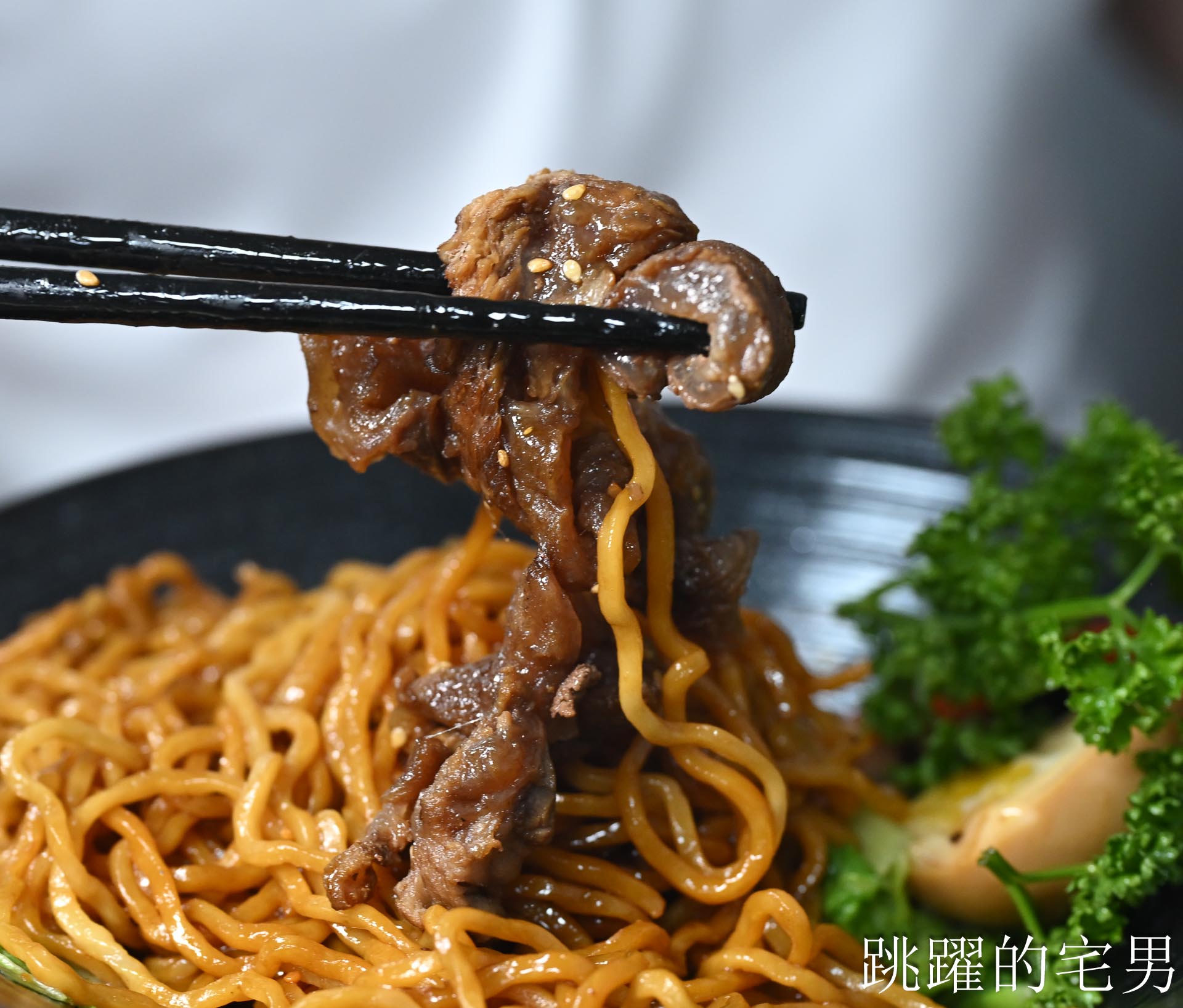 [花蓮宵夜]宵夜人家-這家熱炒蔥油拌麵香到不行! 濃郁牛肉麵、鱸魚蛤蠣湯頭超鮮美! 花蓮熱炒，花蓮美食