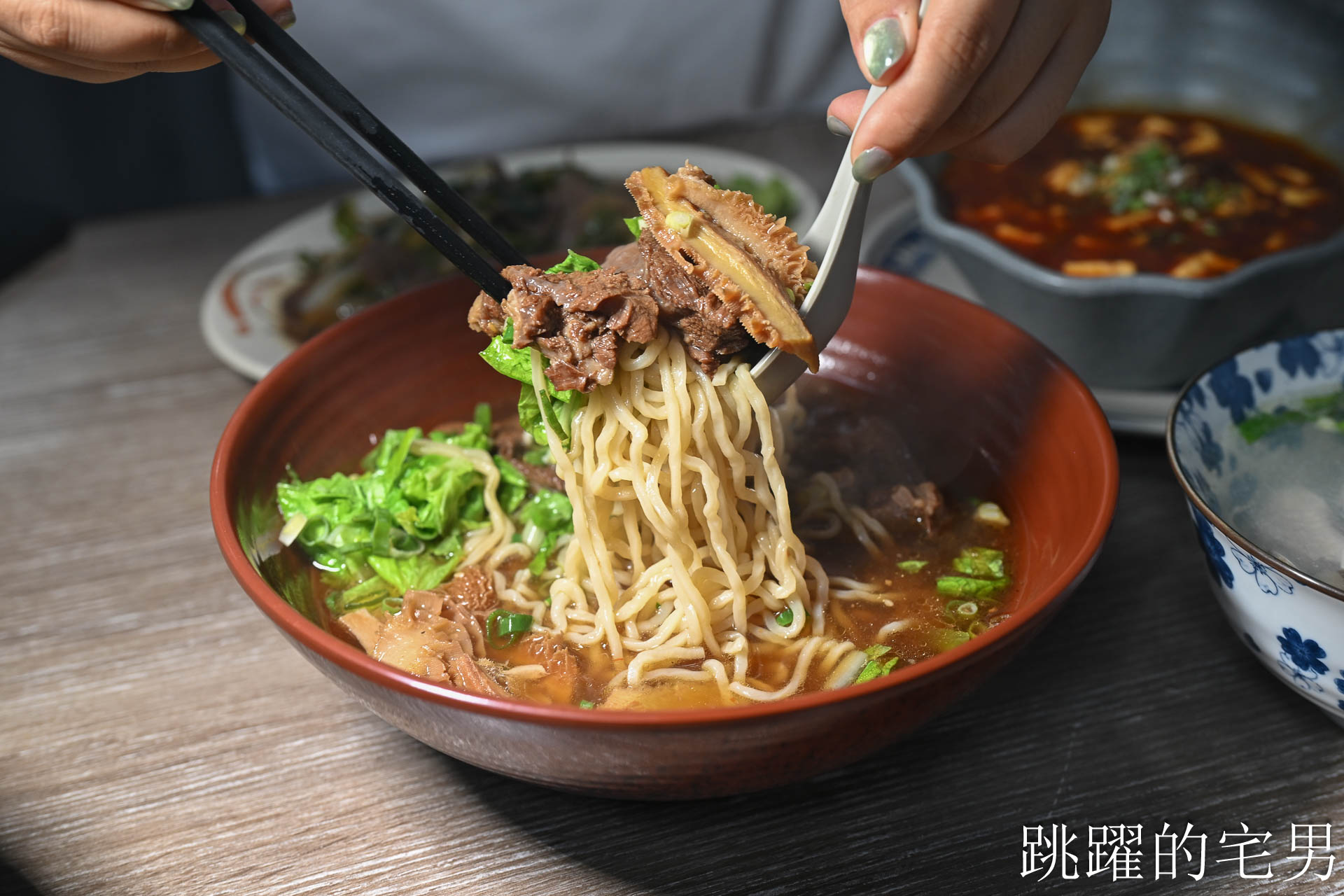 [花蓮宵夜]宵夜人家-這家熱炒蔥油拌麵香到不行! 濃郁牛肉麵、鱸魚蛤蠣湯頭超鮮美! 花蓮熱炒，花蓮美食
