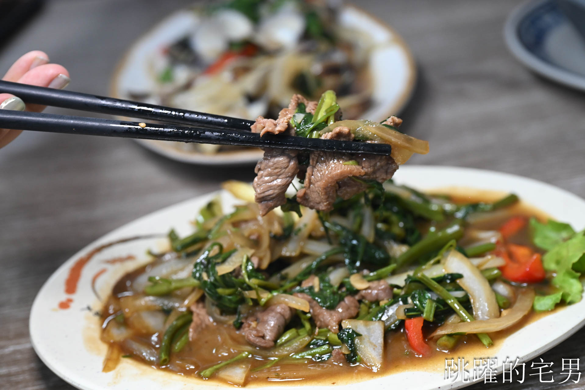 [花蓮宵夜]宵夜人家-這家熱炒蔥油拌麵香到不行! 濃郁牛肉麵、鱸魚蛤蠣湯頭超鮮美! 花蓮熱炒，花蓮美食