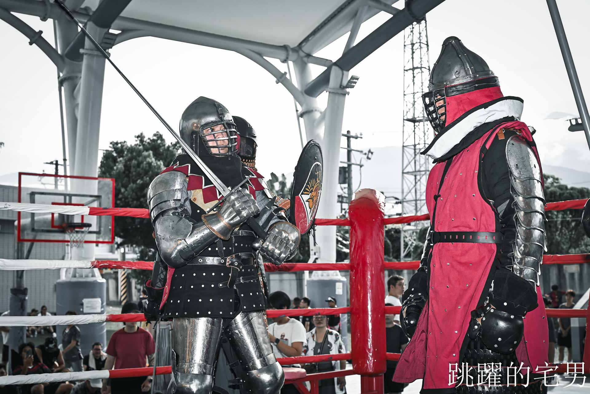 這是我可以免費看的嗎?? 花蓮活動熱血沸騰!! 擂台中世紀盔甲兵器格鬥超震撼,拳擊、動漫角色扮演,洄瀾動漫格鬥祭 這是我可以免費看的嗎?? 花蓮活動熱血沸騰!! 擂台中世紀盔甲兵器格鬥超震撼,拳擊、動漫角色扮演,洄瀾動漫格鬥祭