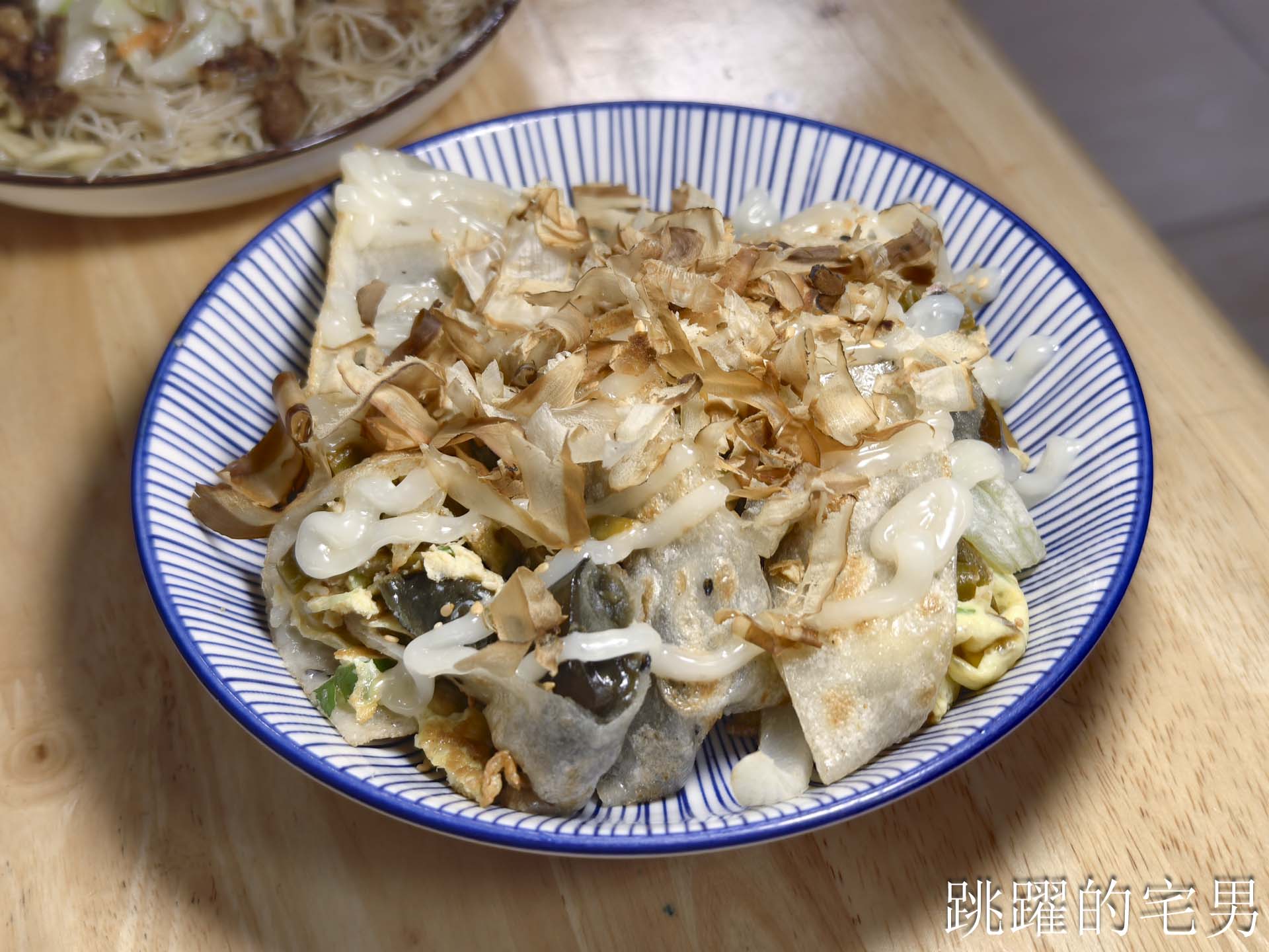 [花蓮早餐] 東洋早餐-這家傳統早餐店真乾淨！皮蛋酸豆手工蛋餅，搭配6種醬料真過癮，炒麵、肉羹麵通通有，花蓮老店