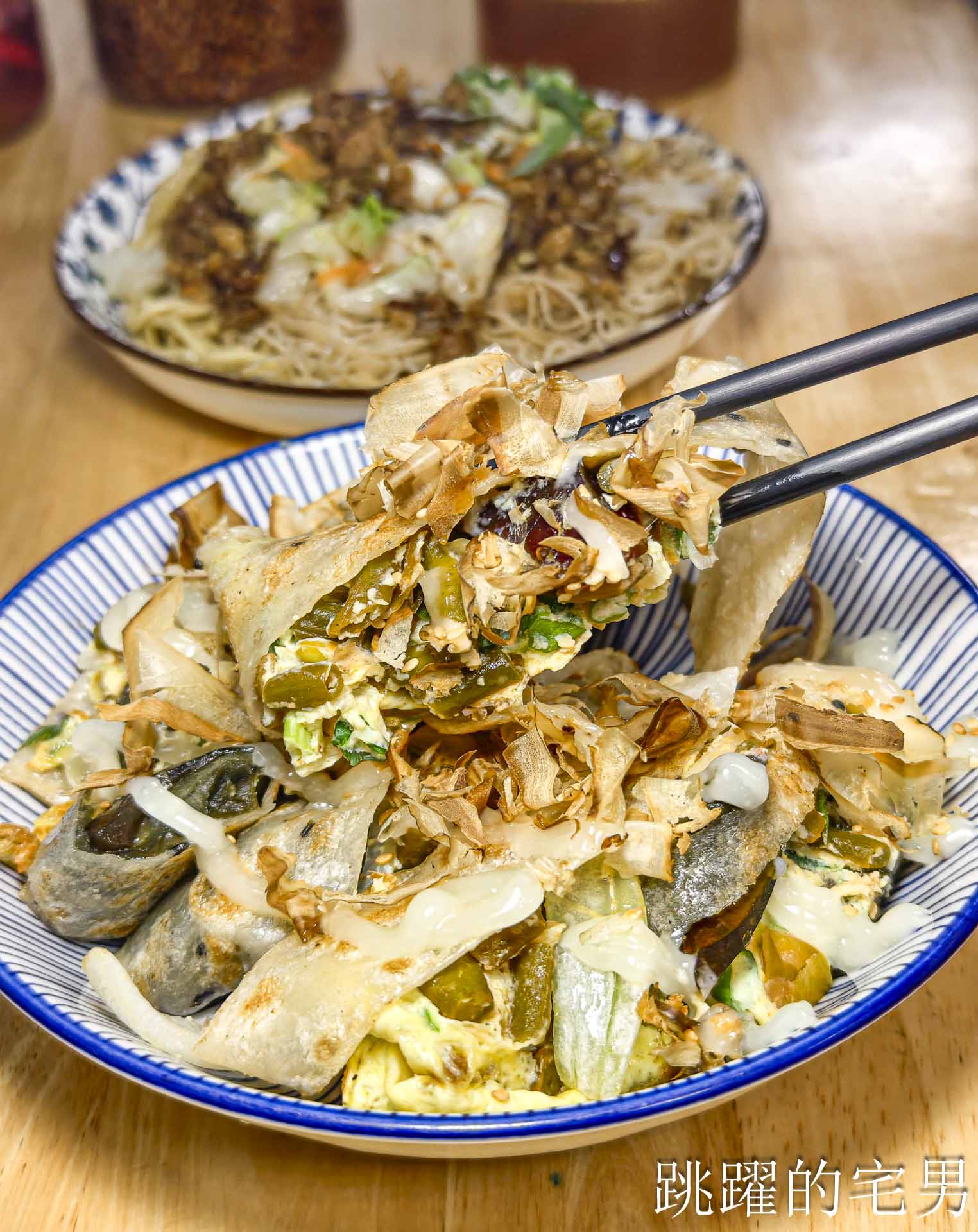 [花蓮早餐] 東洋早餐-這家傳統早餐店真乾淨！皮蛋酸豆手工蛋餅，搭配6種醬料真過癮，炒麵、肉羹麵通通有，花蓮老店