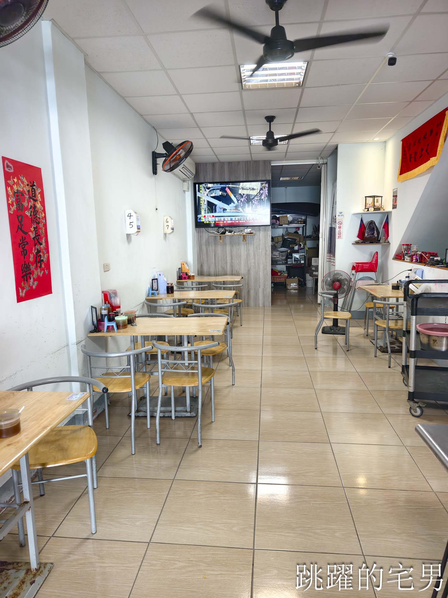 [花蓮早餐] 東洋早餐-這家傳統早餐店真乾淨！皮蛋酸豆手工蛋餅，搭配6種醬料真過癮，炒麵、肉羹麵通通有，花蓮老店