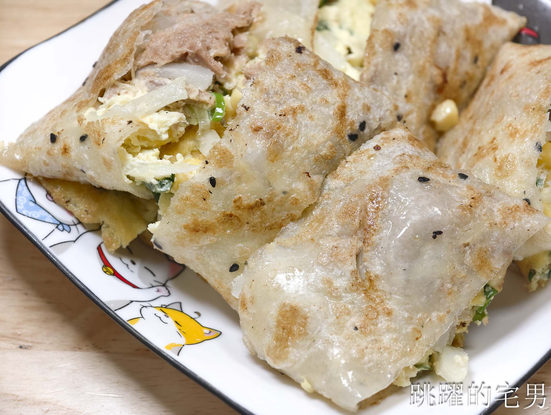 [花蓮早餐] 東洋早餐-這家傳統早餐店真乾淨！皮蛋酸豆手工蛋餅，搭配6種醬料真過癮，炒麵、肉羹麵通通有，花蓮老店