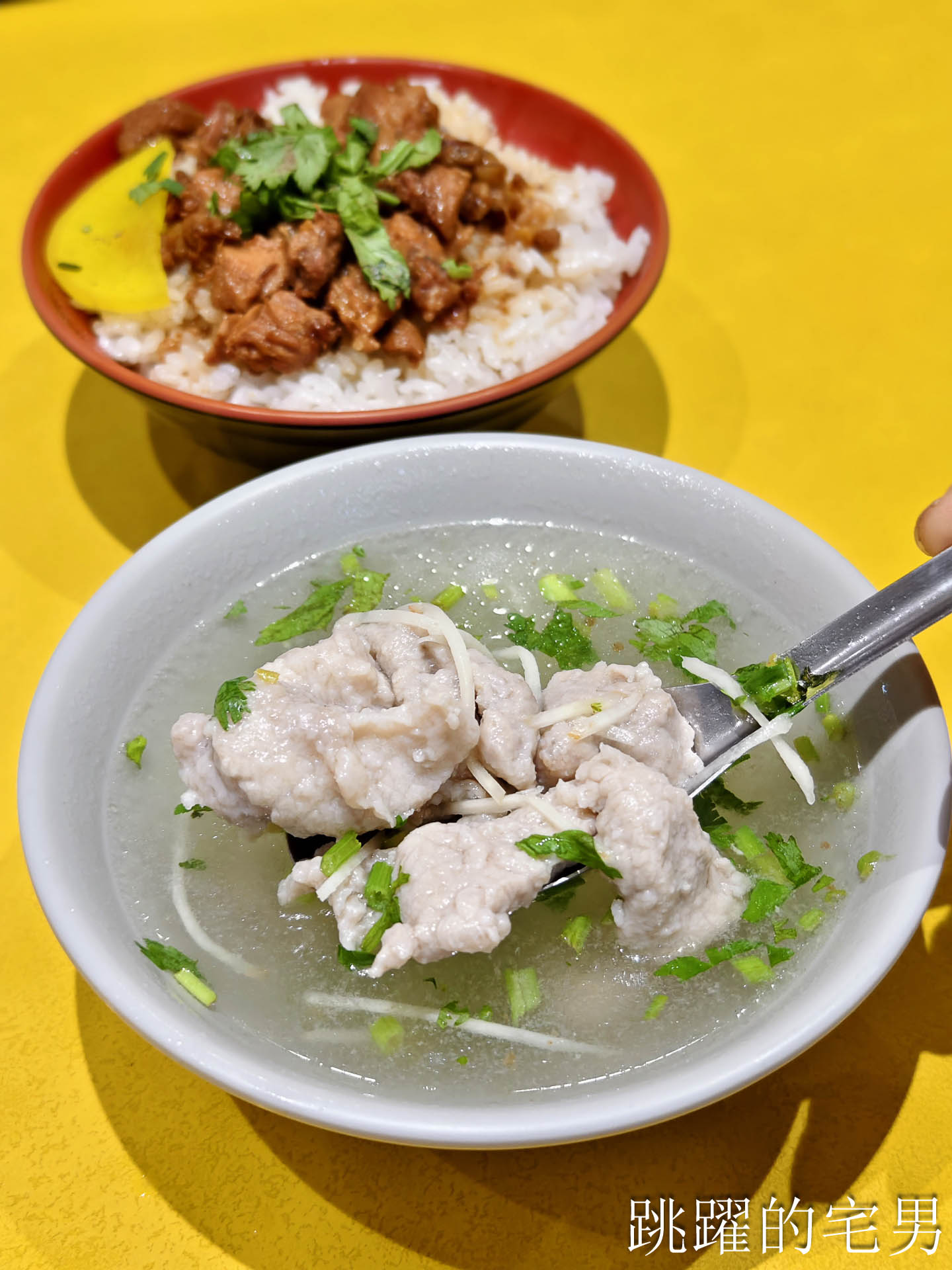 [花蓮美食]東北海魷魚羹新港店-肉羹清湯意外合我口味，大塊滷肉飯鹹香好滋味