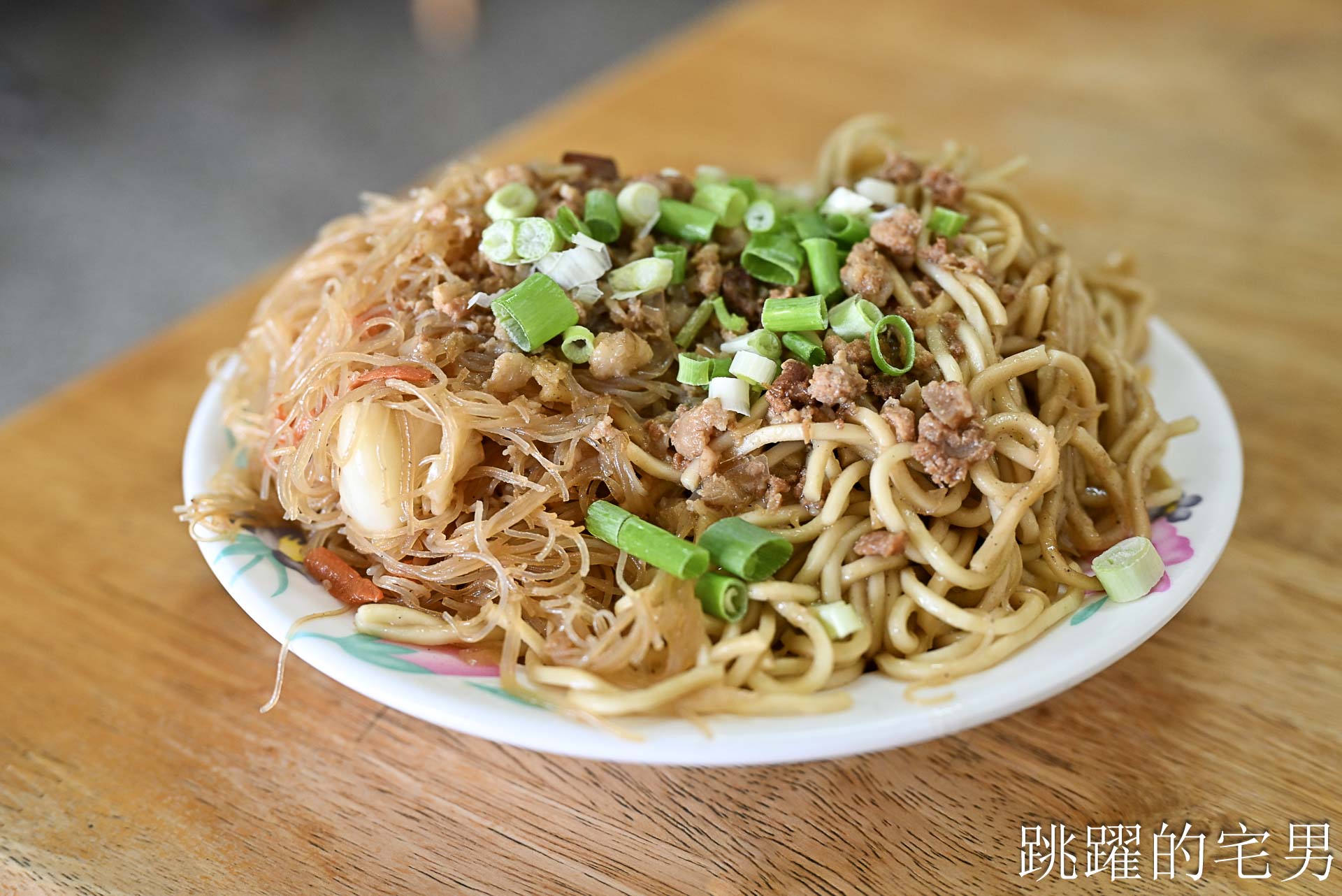 [吉安早餐]湯家油飯-花蓮早餐炒麵份量多，一早就有油飯可以吃