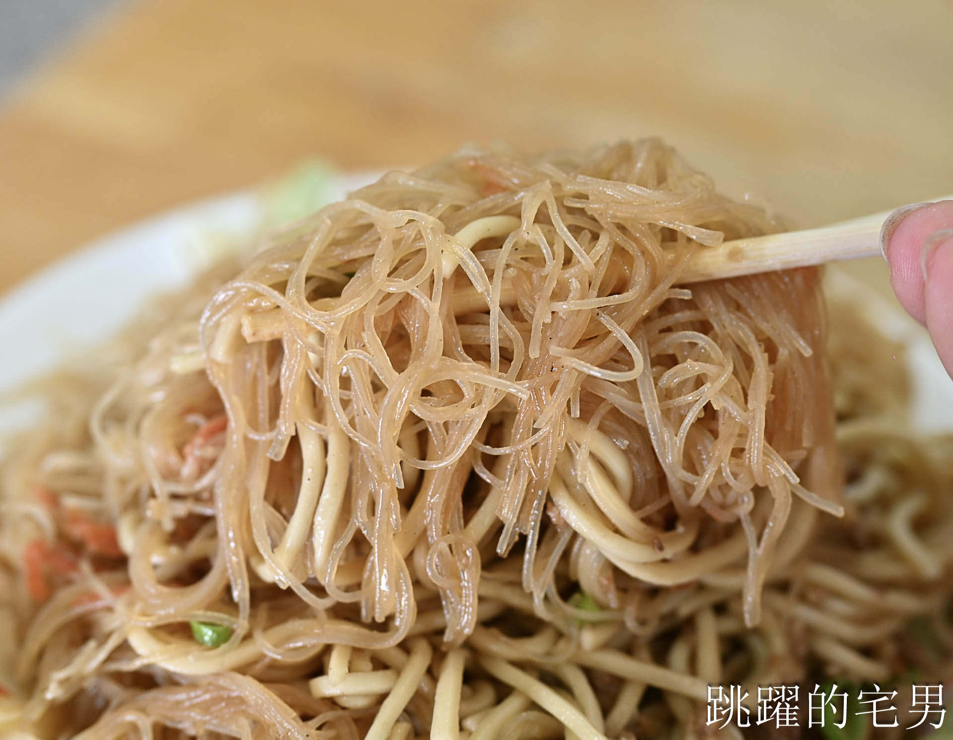 [吉安早餐]湯家油飯-花蓮早餐炒麵份量多，一早就有油飯可以吃