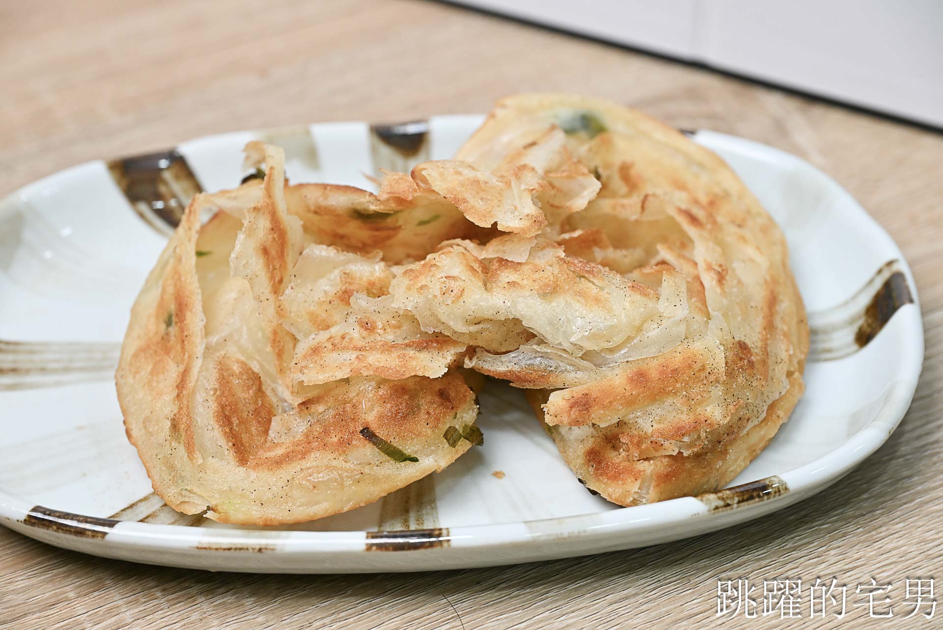 [花蓮美食]山東豆漿大王下午水煎包-被水煎包耽誤的蔥抓餅？帶回家一樣酥脆很驚豔，花蓮下午茶吃這個