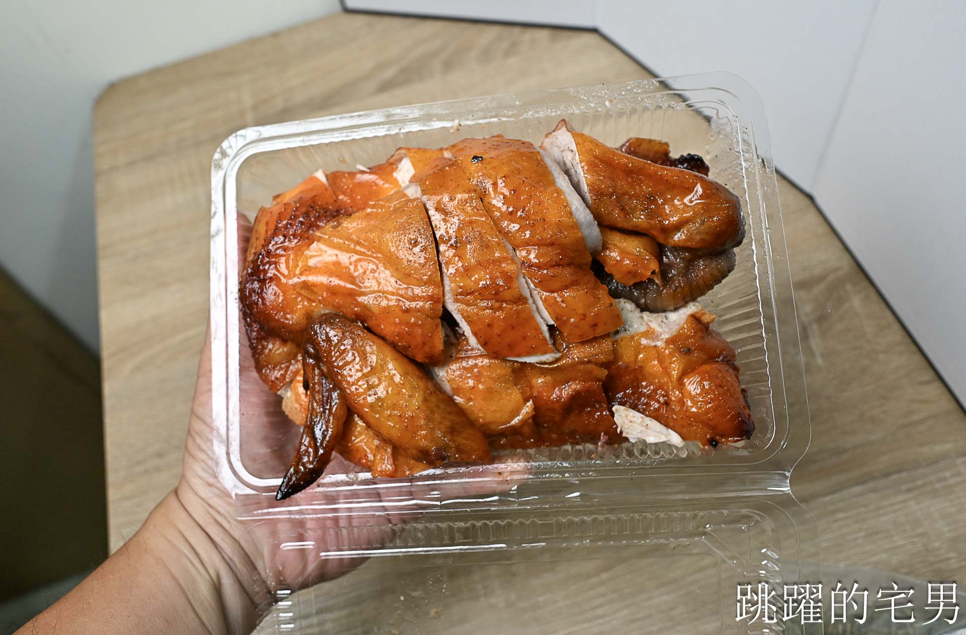 網站近期文章：[花蓮美食]味金香烤鴨燒雞店-在地人推薦現切烤雞，油脂香氣很可以，早上重慶市場，下午在吉安