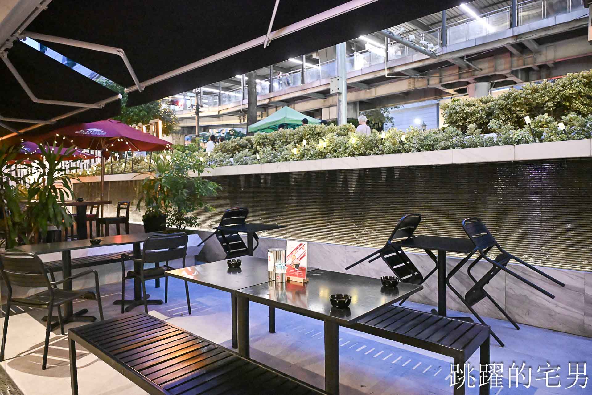 [曼谷四面佛美食]illy Caffè Erawan -曼谷暢飲! 2小時紅白酒暢飲只要690元！泰國名菜Massaman超好吃、義大利麵到提拉米蘇都滿足，Erawan Bangkok奇隆站美食