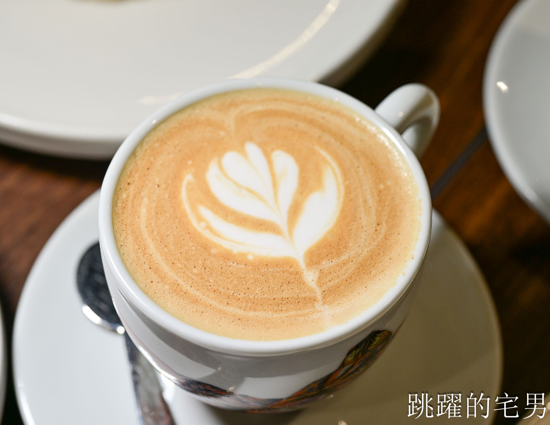 [曼谷四面佛美食]illy Caffè Erawan -曼谷暢飲! 2小時紅白酒暢飲只要690元！泰國名菜Massaman超好吃、義大利麵到提拉米蘇都滿足，Erawan Bangkok奇隆站美食