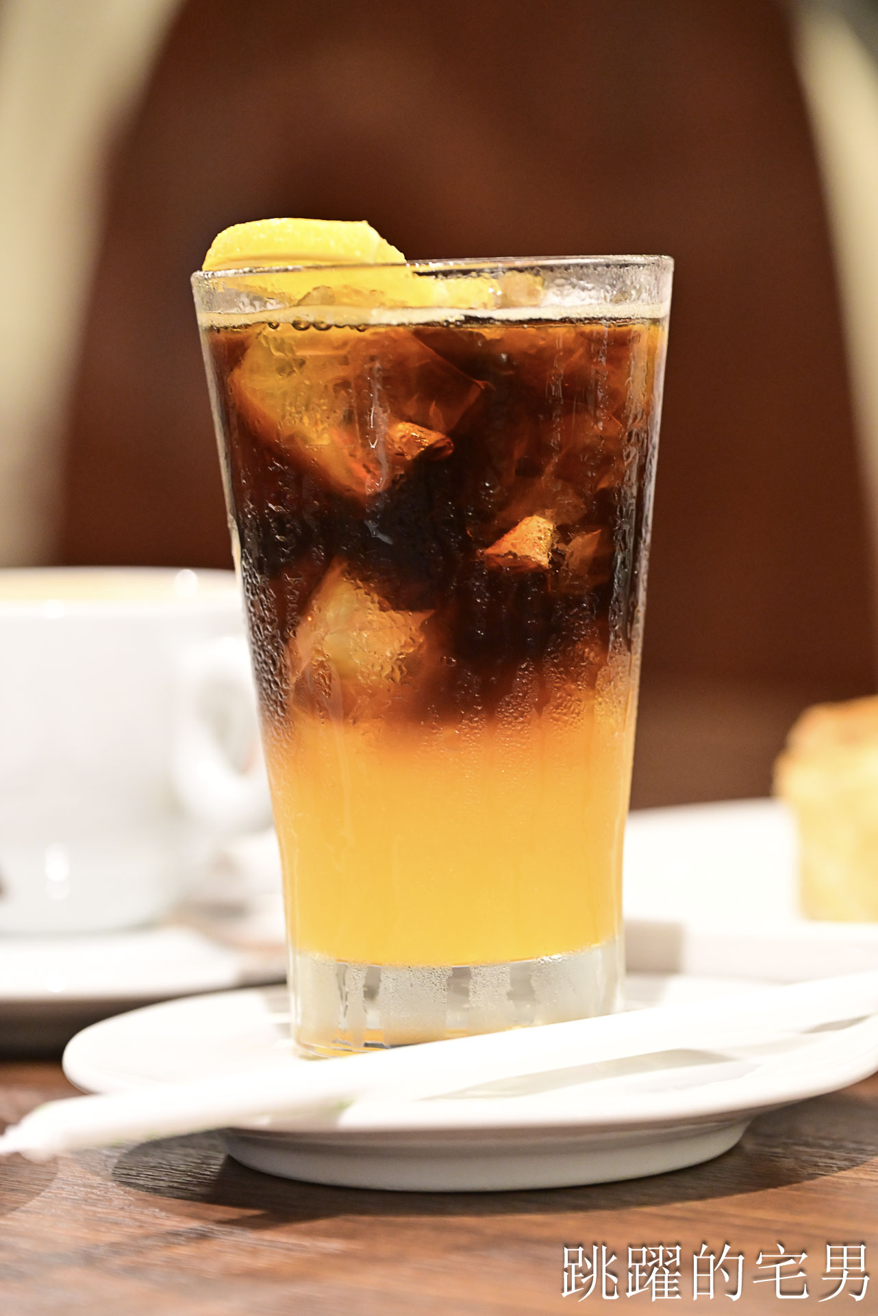 [曼谷四面佛美食]illy Caffè Erawan -曼谷暢飲! 2小時紅白酒暢飲只要690元！泰國名菜Massaman超好吃、義大利麵到提拉米蘇都滿足，Erawan Bangkok奇隆站美食