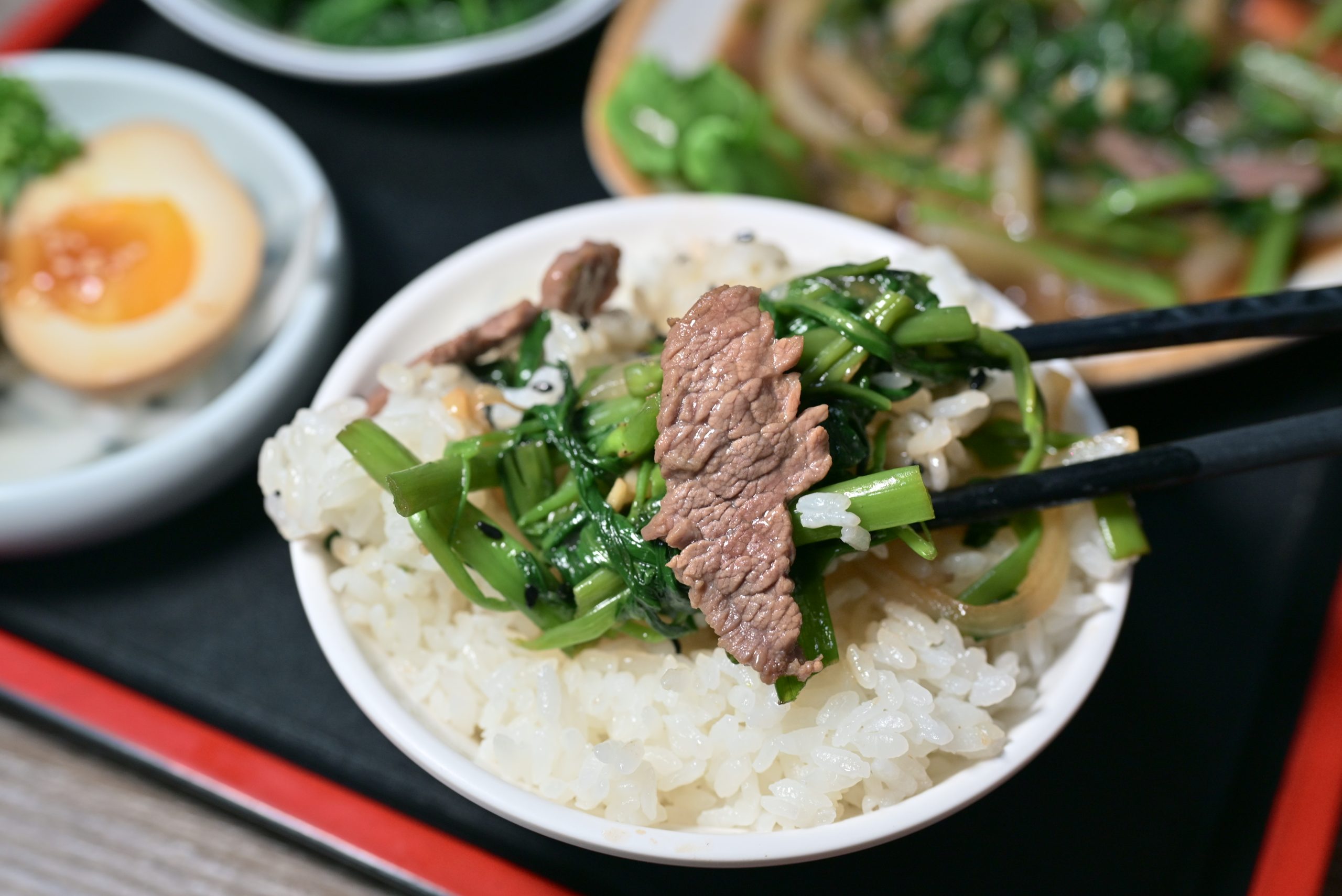 [花蓮宵夜]宵夜人家-這家熱炒蔥油拌麵香到不行! 濃郁牛肉麵、鱸魚蛤蠣湯頭超鮮美! 花蓮熱炒，花蓮美食