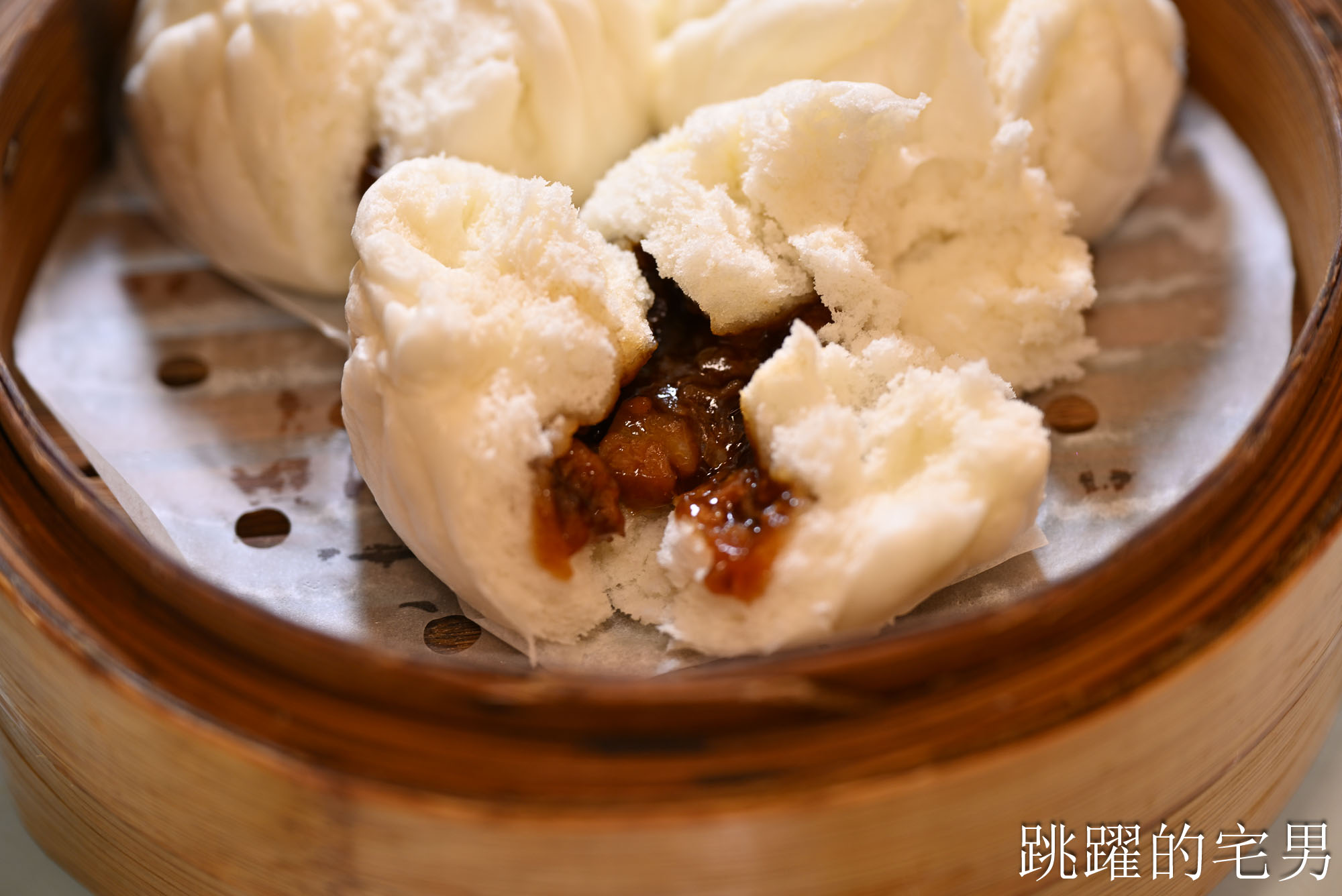 [廣州早茶推薦]稻香酒家-35年廣州酒樓超誇張鵝腿腸粉！一整隻燒鵝腿直接放上去，早茶時段點心通通5折，豬腳薑有我對外婆的記憶，廣州點心炸蛋散