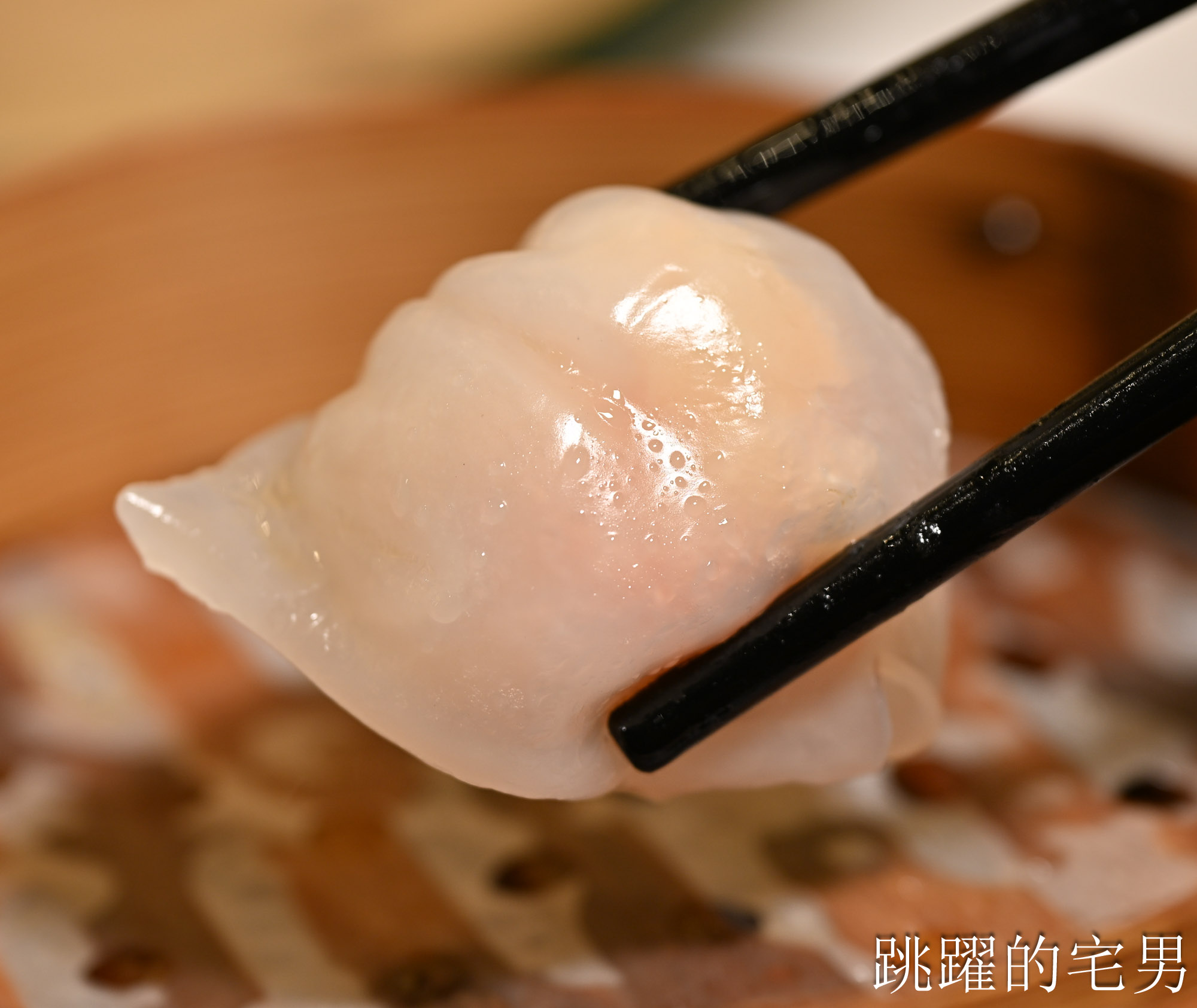 [廣州早茶推薦]稻香酒家-35年廣州酒樓超誇張鵝腿腸粉！一整隻燒鵝腿直接放上去，早茶時段點心通通5折，豬腳薑有我對外婆的記憶，廣州點心炸蛋散