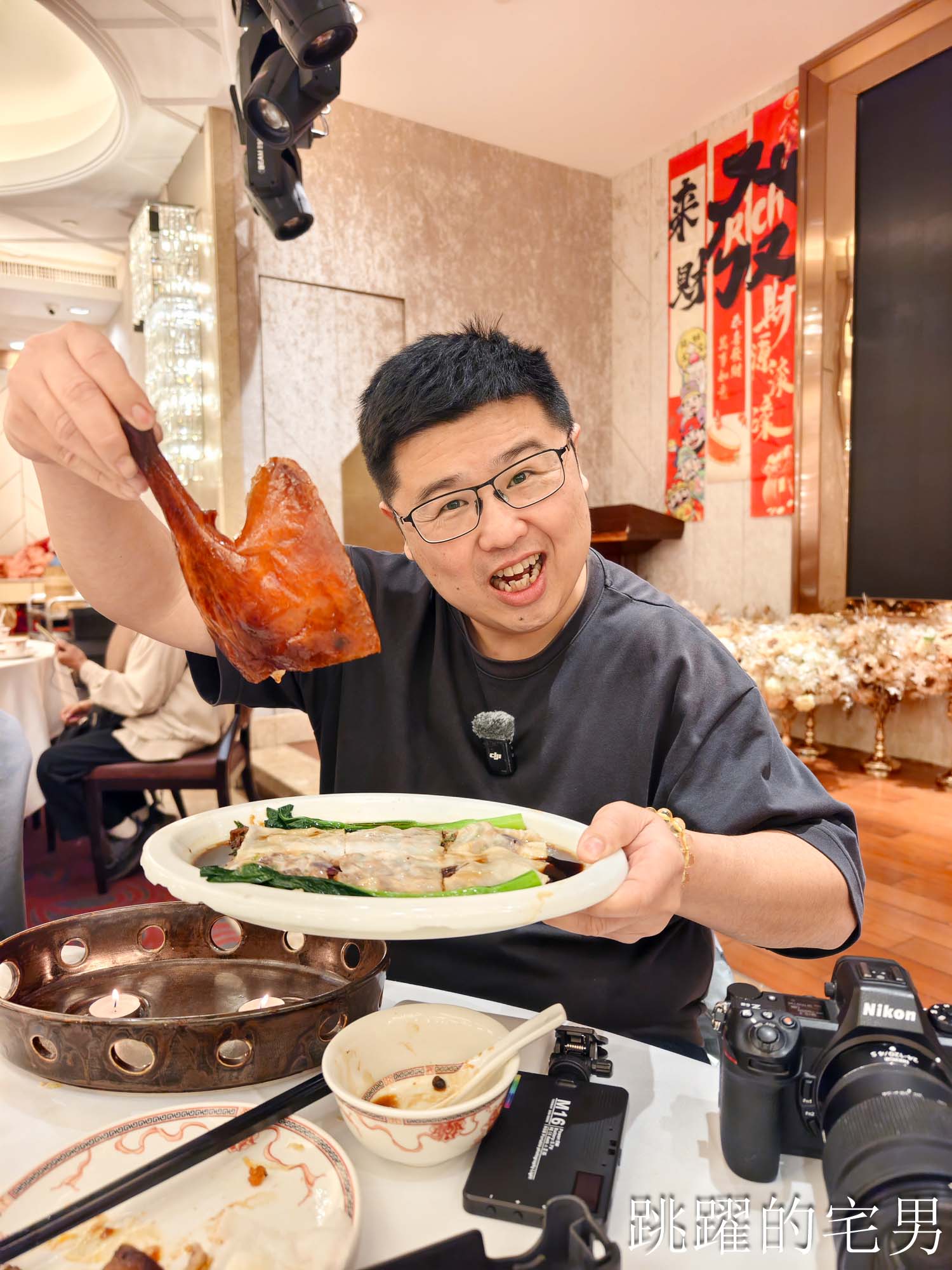 [廣州早茶推薦]稻香酒家-35年廣州酒樓超誇張鵝腿腸粉！一整隻燒鵝腿直接放上去，早茶時段點心通通5折，豬腳薑有我對外婆的記憶，廣州點心炸蛋散