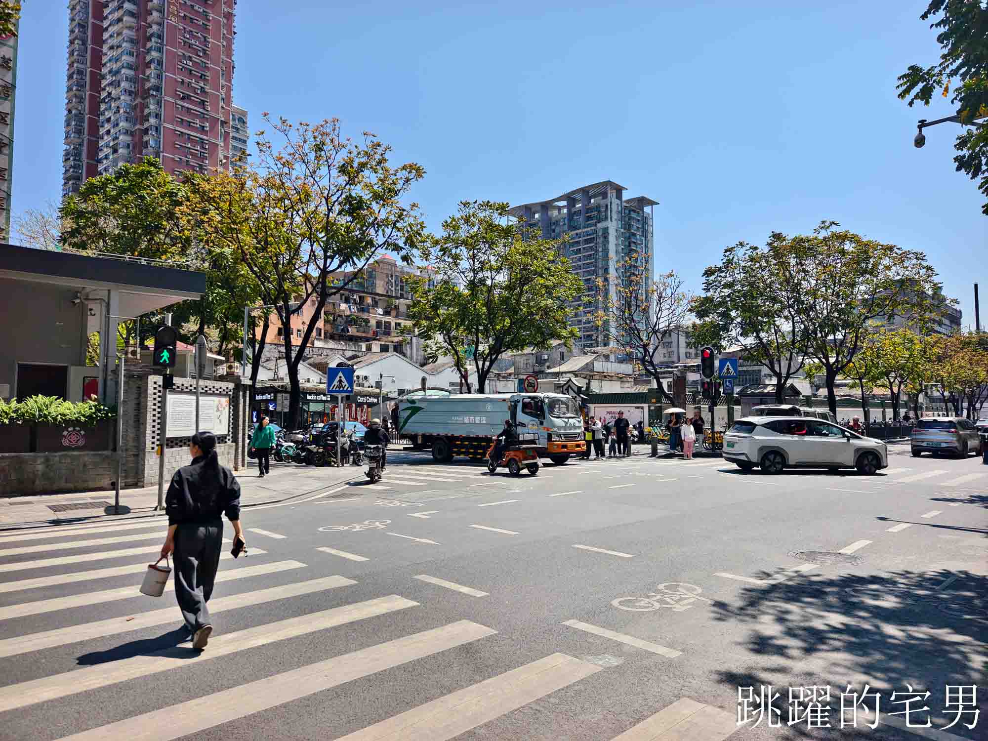 [廣州早茶推薦]稻香酒家-35年廣州酒樓超誇張鵝腿腸粉！一整隻燒鵝腿直接放上去，早茶時段點心通通5折，豬腳薑有我對外婆的記憶，廣州點心炸蛋散