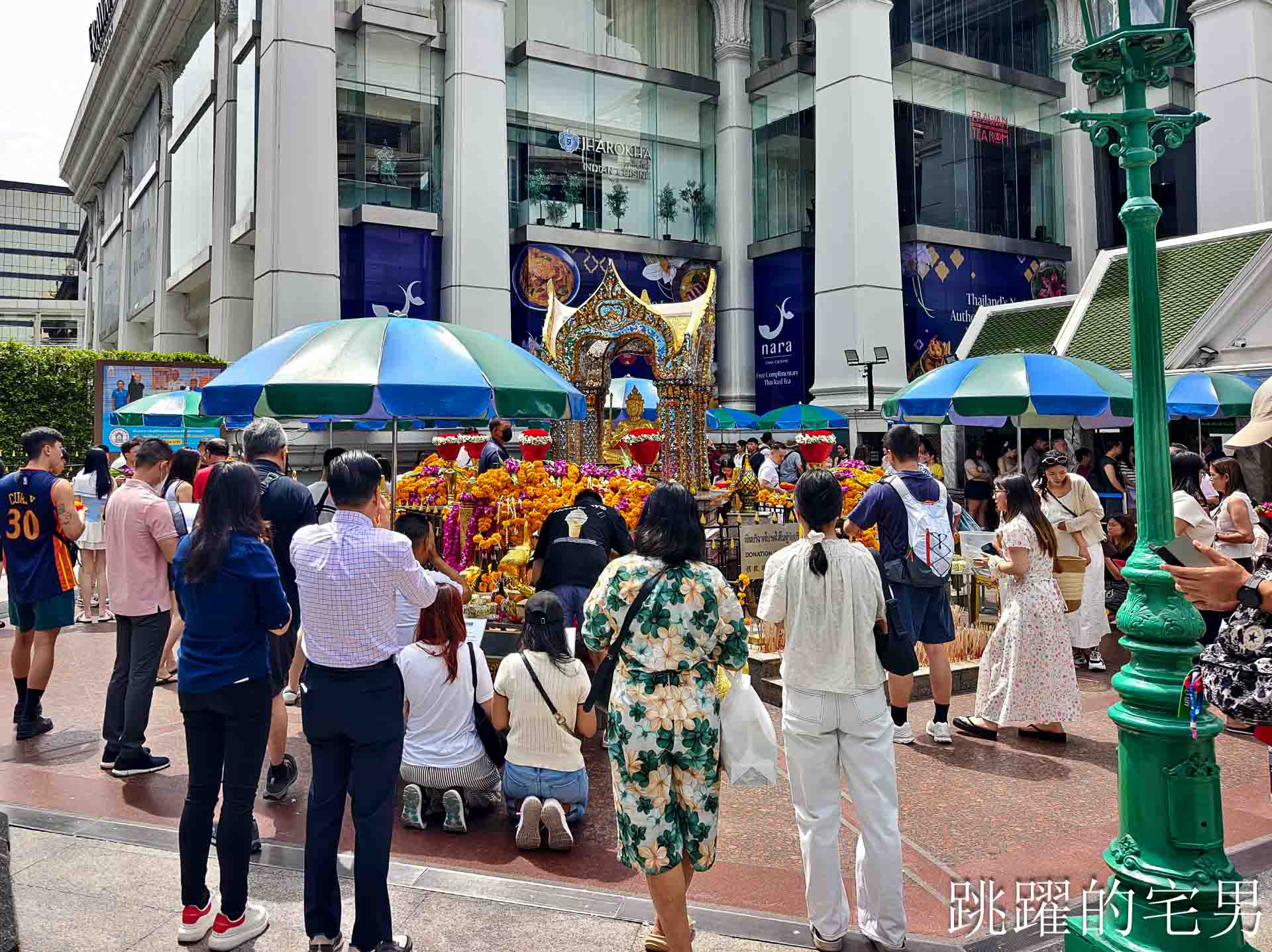 [2026 泰國必買伴手禮]Big C必買清單就在這 ! 泰國零食、泰國藥妝、泰國料理包一次買齊，冬蔭功腰果也太好吃!