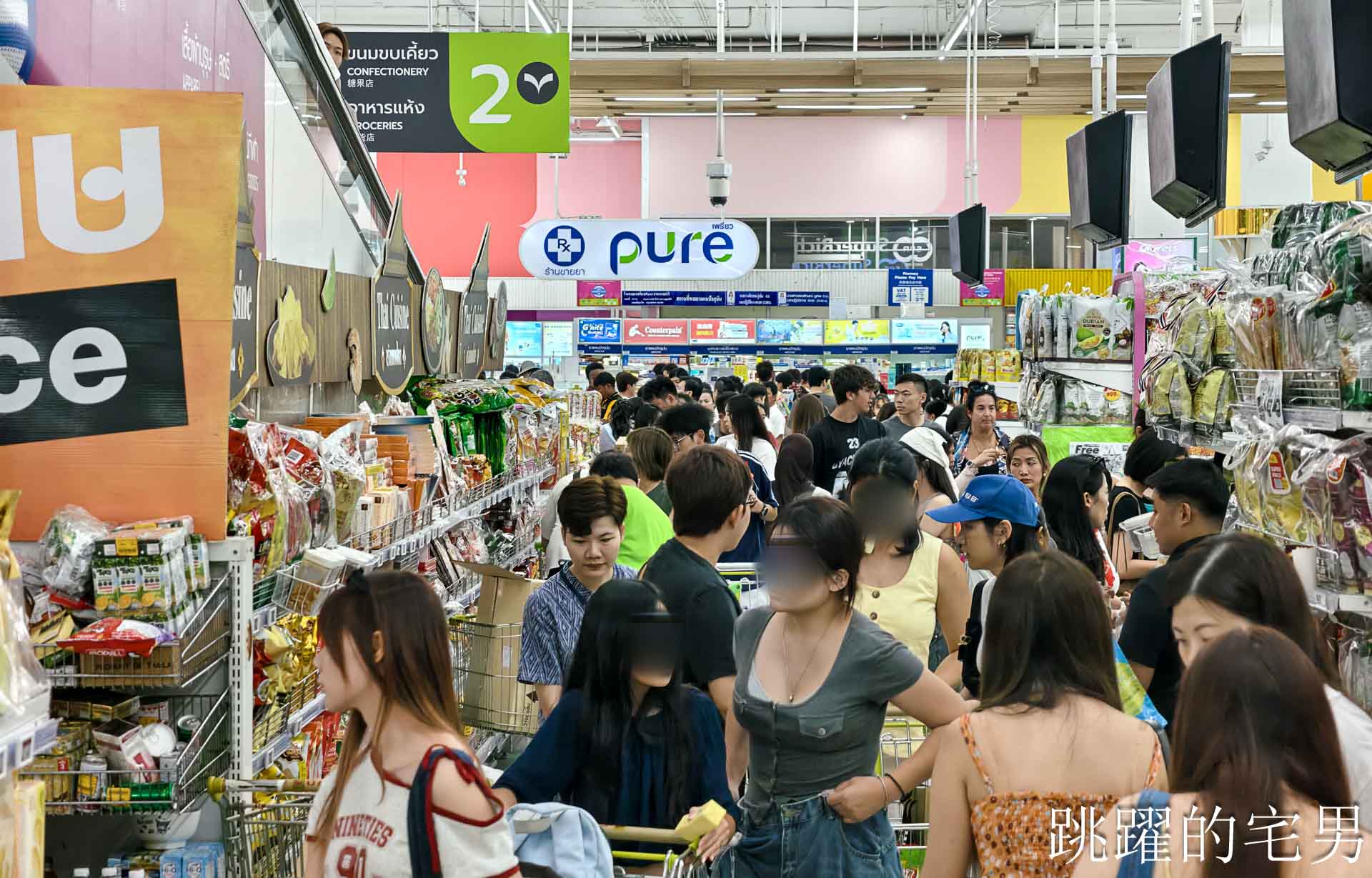 [2026 泰國必買伴手禮]Big C必買清單就在這 ! 泰國零食、泰國藥妝、泰國料理包一次買齊，冬蔭功腰果也太好吃!