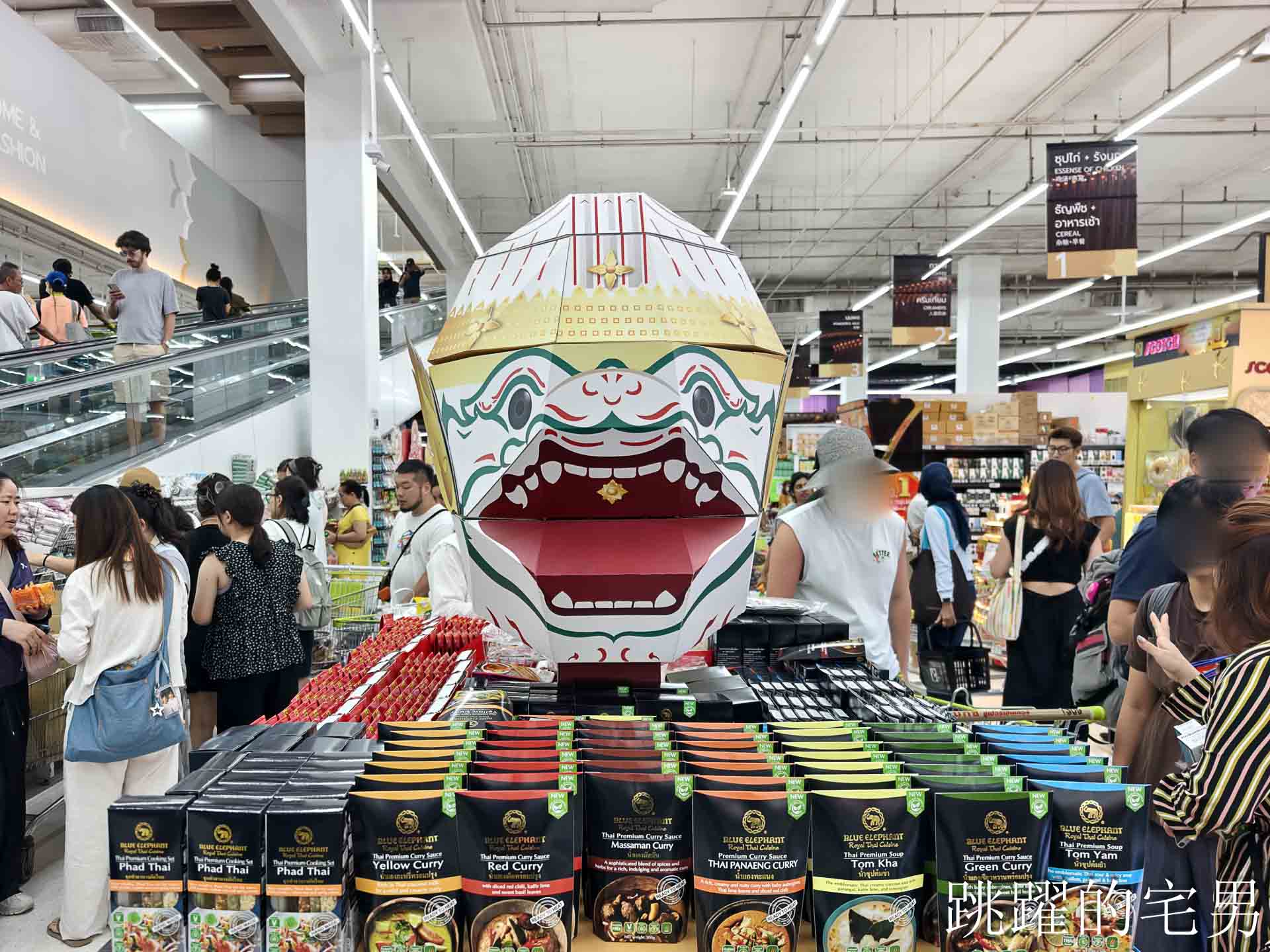 [2026 泰國必買伴手禮]Big C必買清單就在這 ! 泰國零食、泰國藥妝、泰國料理包一次買齊，冬蔭功腰果也太好吃!
