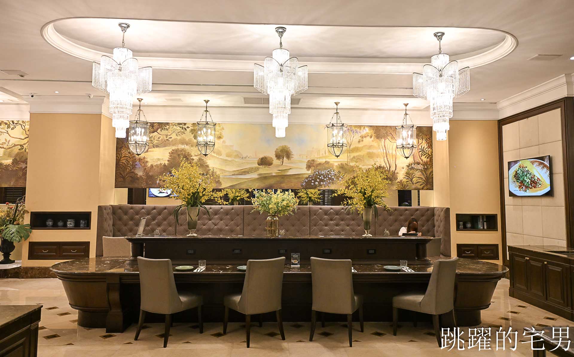 [曼谷美食]Arun Thai Cuisine by SEE FAH-開業90年泰國餐廳，氣派大氣歐式古典高質感空間，烤豬肉也太好吃啦， 走進回憶直上心頭，第一次曼谷住宿就是來這家Grande Centre Point Hotel