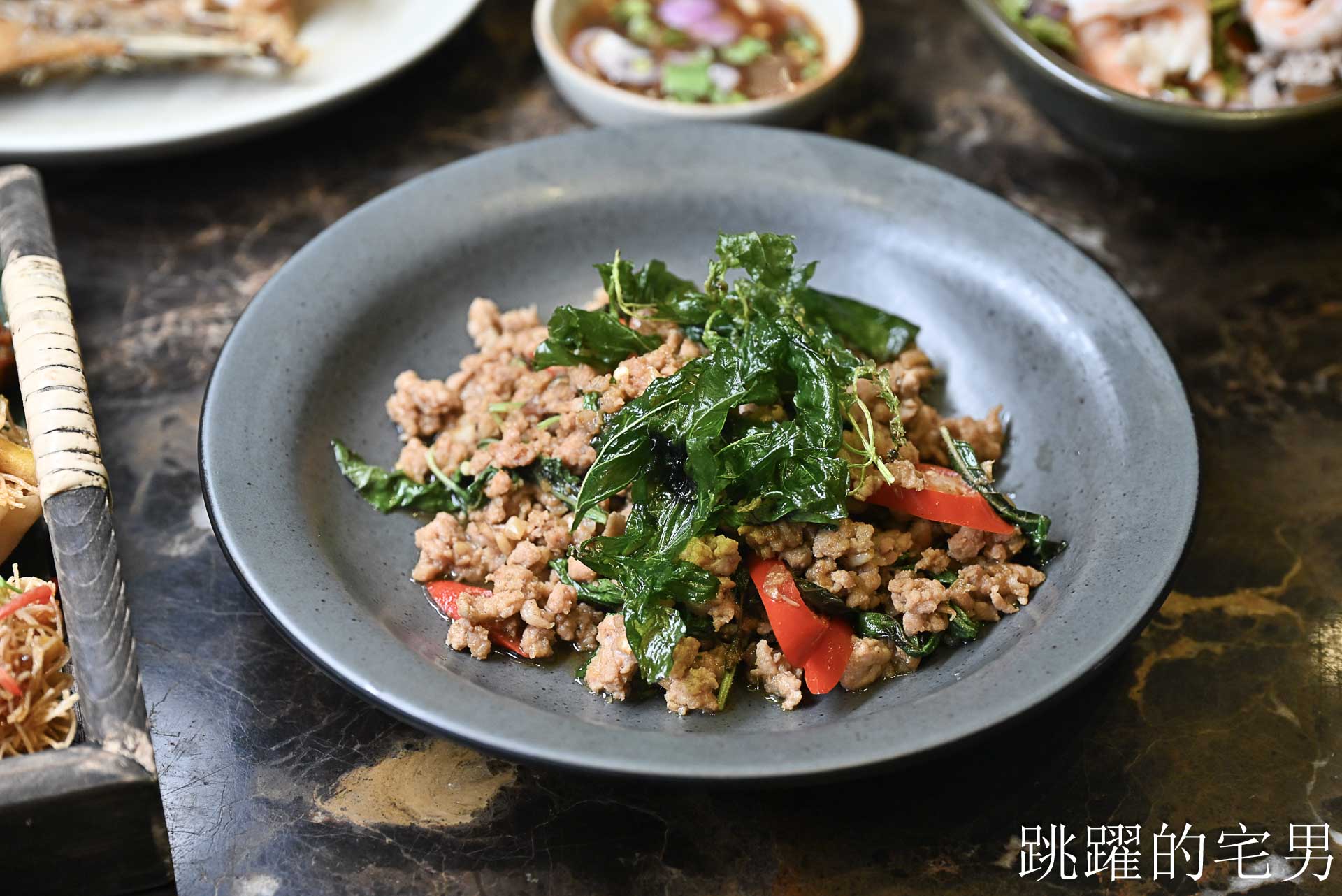 [曼谷美食]Arun Thai Cuisine by SEE FAH-開業90年泰國餐廳，氣派大氣歐式古典高質感空間，烤豬肉也太好吃啦， 走進回憶直上心頭，第一次曼谷住宿就是來這家Grande Centre Point Hotel