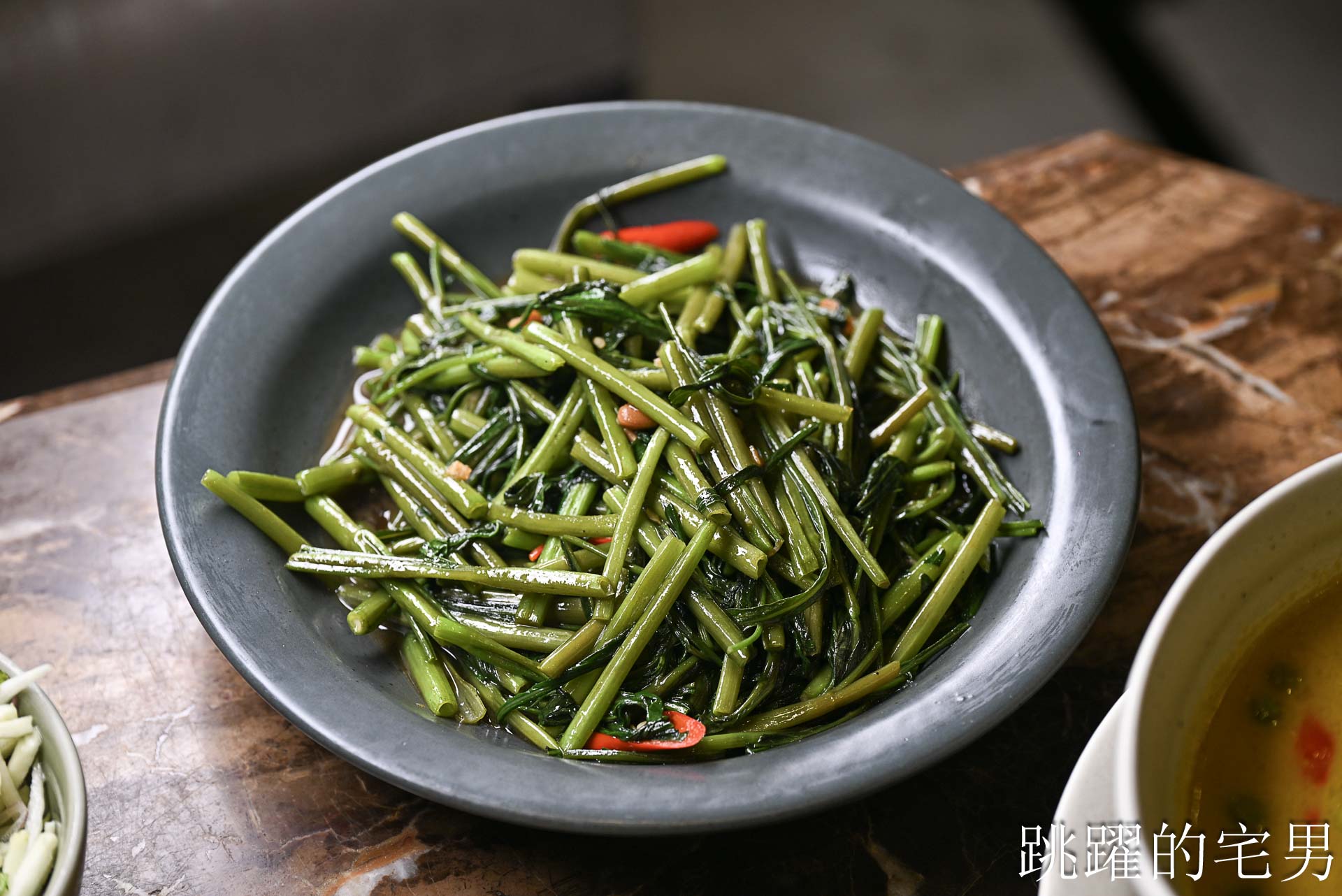 [曼谷美食]Arun Thai Cuisine by SEE FAH-開業90年泰國餐廳，氣派大氣歐式古典高質感空間，烤豬肉也太好吃啦， 走進回憶直上心頭，第一次曼谷住宿就是來這家Grande Centre Point Hotel