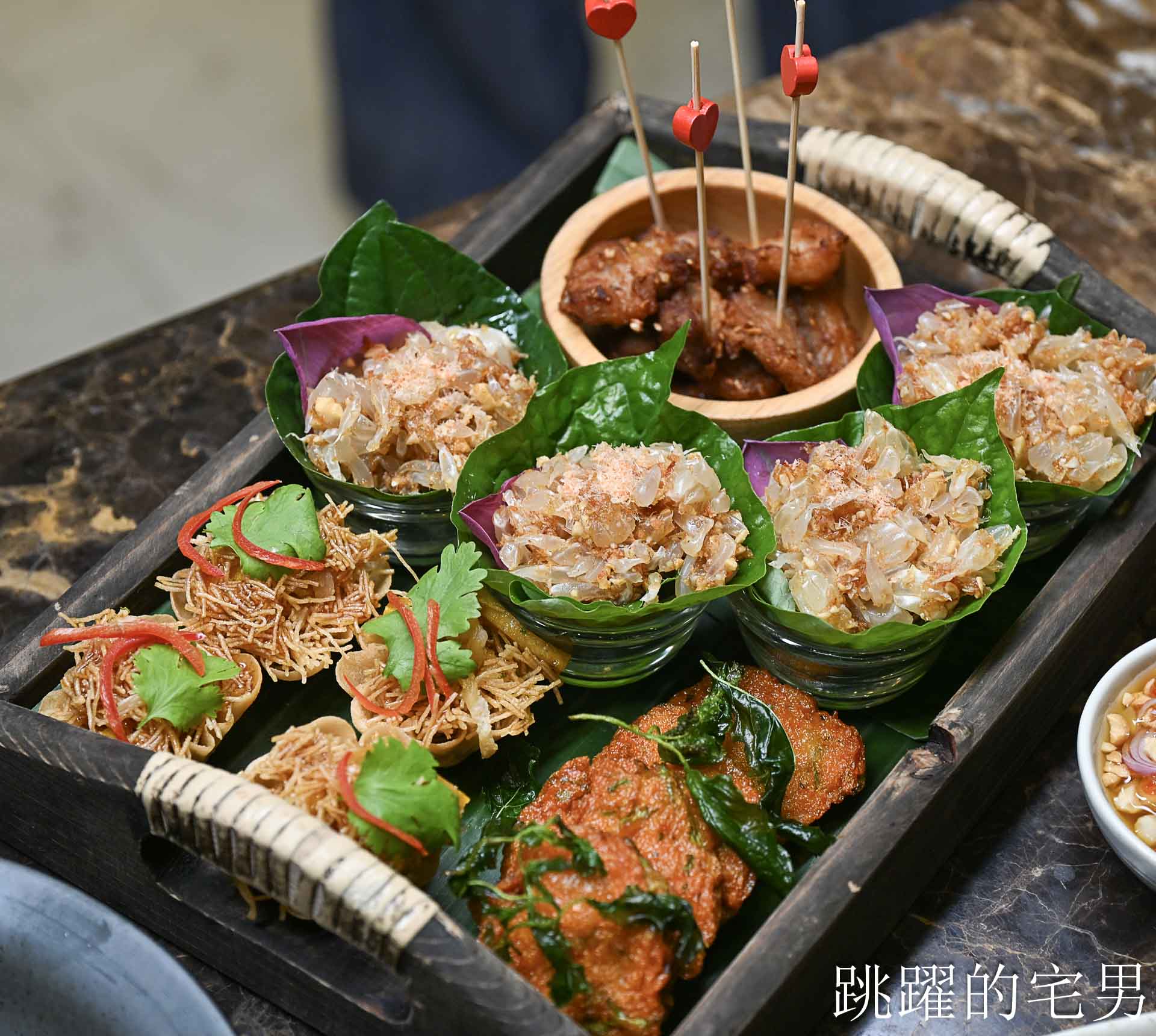 [曼谷美食]Arun Thai Cuisine by SEE FAH-開業90年泰國餐廳，氣派大氣歐式古典高質感空間，烤豬肉也太好吃啦， 走進回憶直上心頭，第一次曼谷住宿就是來這家Grande Centre Point Hotel