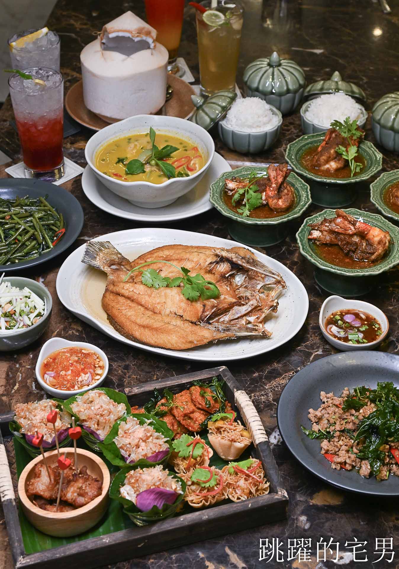 [曼谷美食]Arun Thai Cuisine by SEE FAH-開業90年泰國餐廳，氣派大氣歐式古典高質感空間，烤豬肉也太好吃啦， 走進回憶直上心頭，第一次曼谷住宿就是來這家Grande Centre Point Hotel