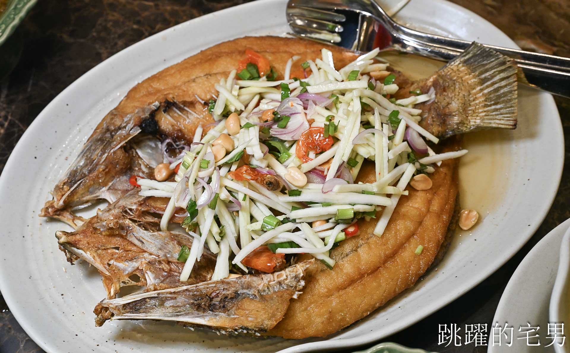 [曼谷美食]Arun Thai Cuisine by SEE FAH-開業90年泰國餐廳，氣派大氣歐式古典高質感空間，烤豬肉也太好吃啦， 走進回憶直上心頭，第一次曼谷住宿就是來這家Grande Centre Point Hotel
