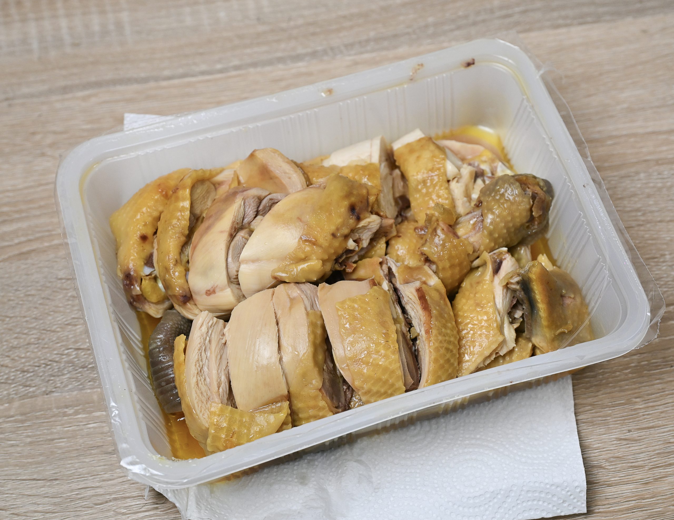 [花蓮重慶市場美食]池上阿俊放山雞-30年花蓮玉米雞肉嫩油脂香很推薦，還有甘蔗雞、仿土雞肉