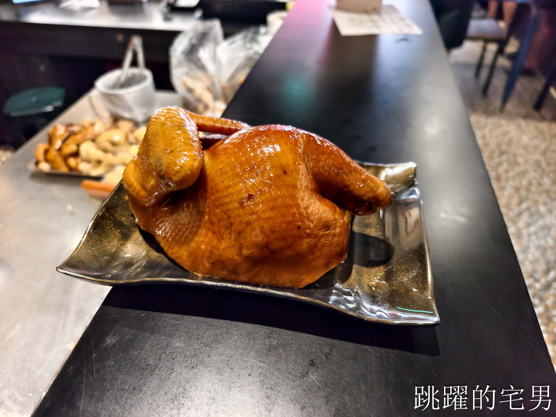 [花蓮美食]游家熟雞肉專賣店-大推煙燻雞腿飯，香氣四溢油脂豐厚，溫體雞肉好吃得沒話說，醉雞、鹽水雞都有賣整隻，花蓮下午有營業餐廳