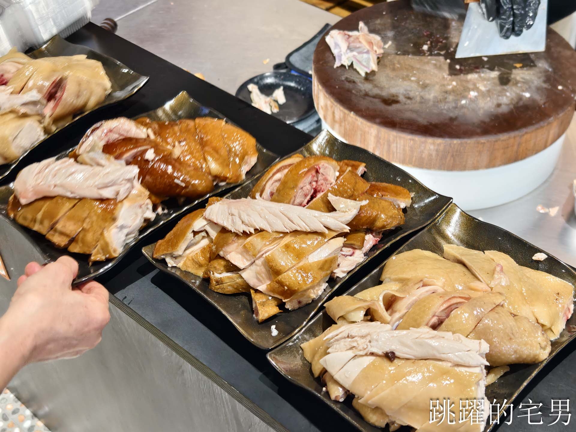 [花蓮美食]游家熟雞肉專賣店-大推煙燻雞腿飯，香氣四溢油脂豐厚，溫體雞肉好吃得沒話說，醉雞、鹽水雞都有賣整隻，花蓮下午有營業餐廳