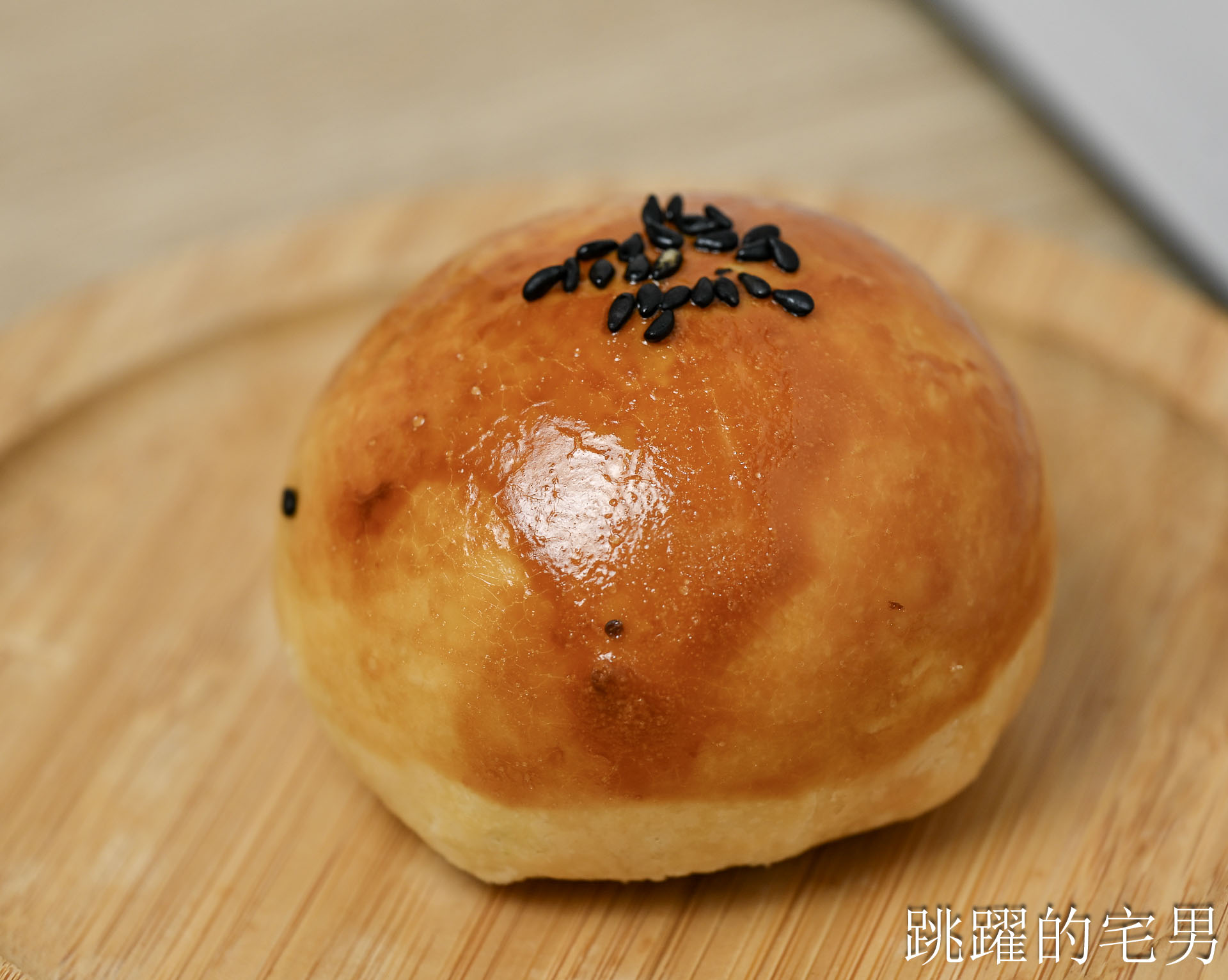 [台北蛋黃酥推薦]協興蛋業蛋黃酥好吃嗎？台灣最老蛋行轉做蛋黃酥到底有多強？結果臉打得我啪啪響
