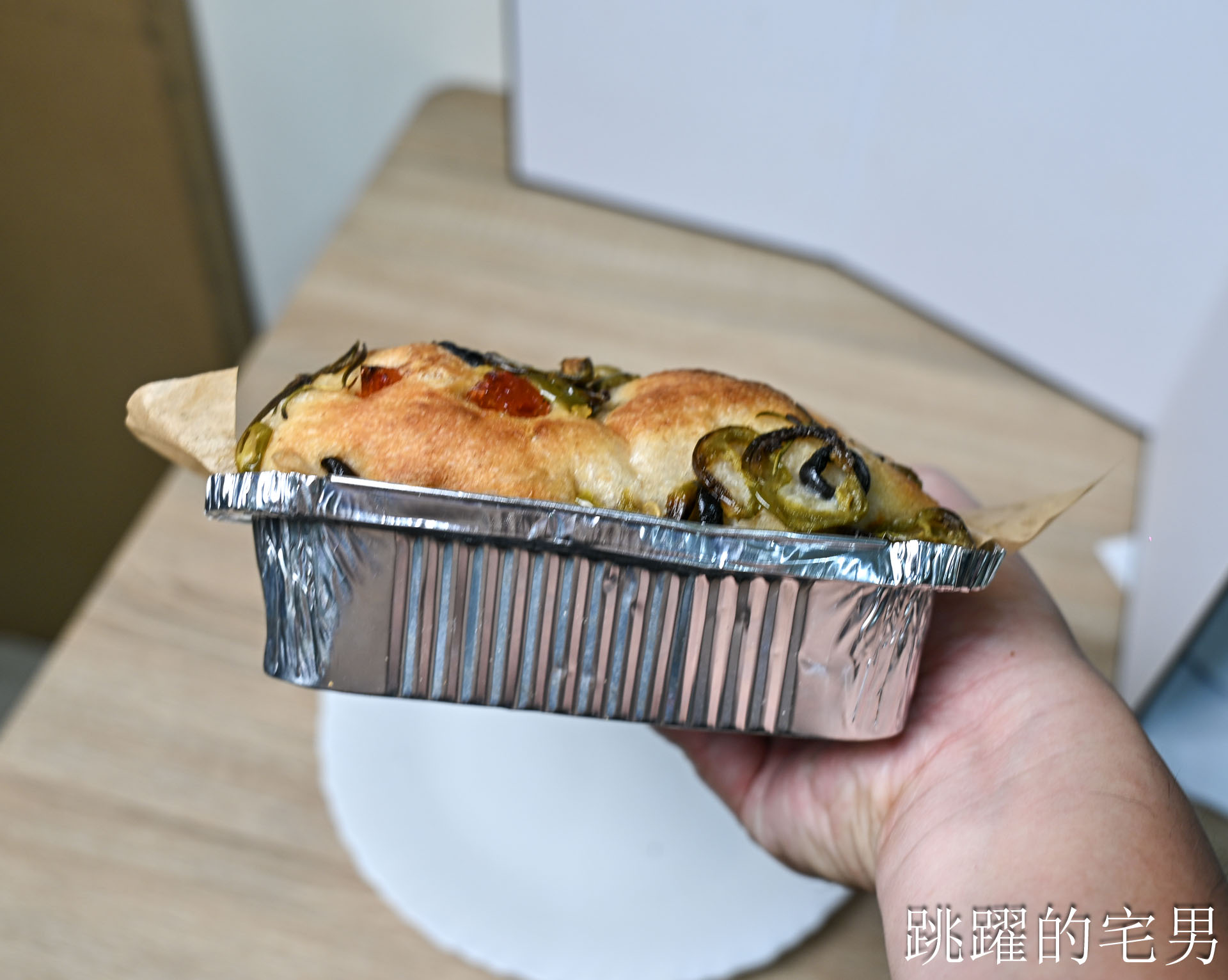 [台灣肉桂捲推薦]Lara’s Kitchen手作小廚房-這個切面太扯，根本是玄武岩肉桂捲，混合多種肉桂粉香氣濃郁細緻，是我吃過最好吃的肉桂捲，沒有之一，可宅配，花蓮肉桂捲推薦
