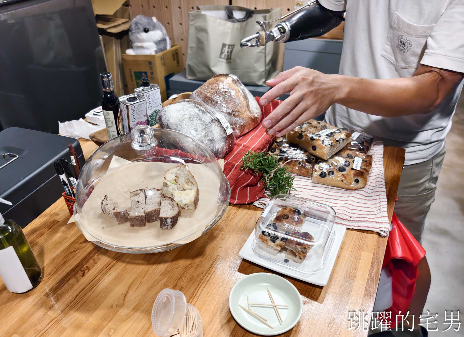 [台灣肉桂捲推薦]Lara’s Kitchen手作小廚房-這個切面太扯，根本是玄武岩肉桂捲，混合多種肉桂粉香氣濃郁細緻，是我吃過最好吃的肉桂捲，沒有之一，可宅配，花蓮肉桂捲推薦