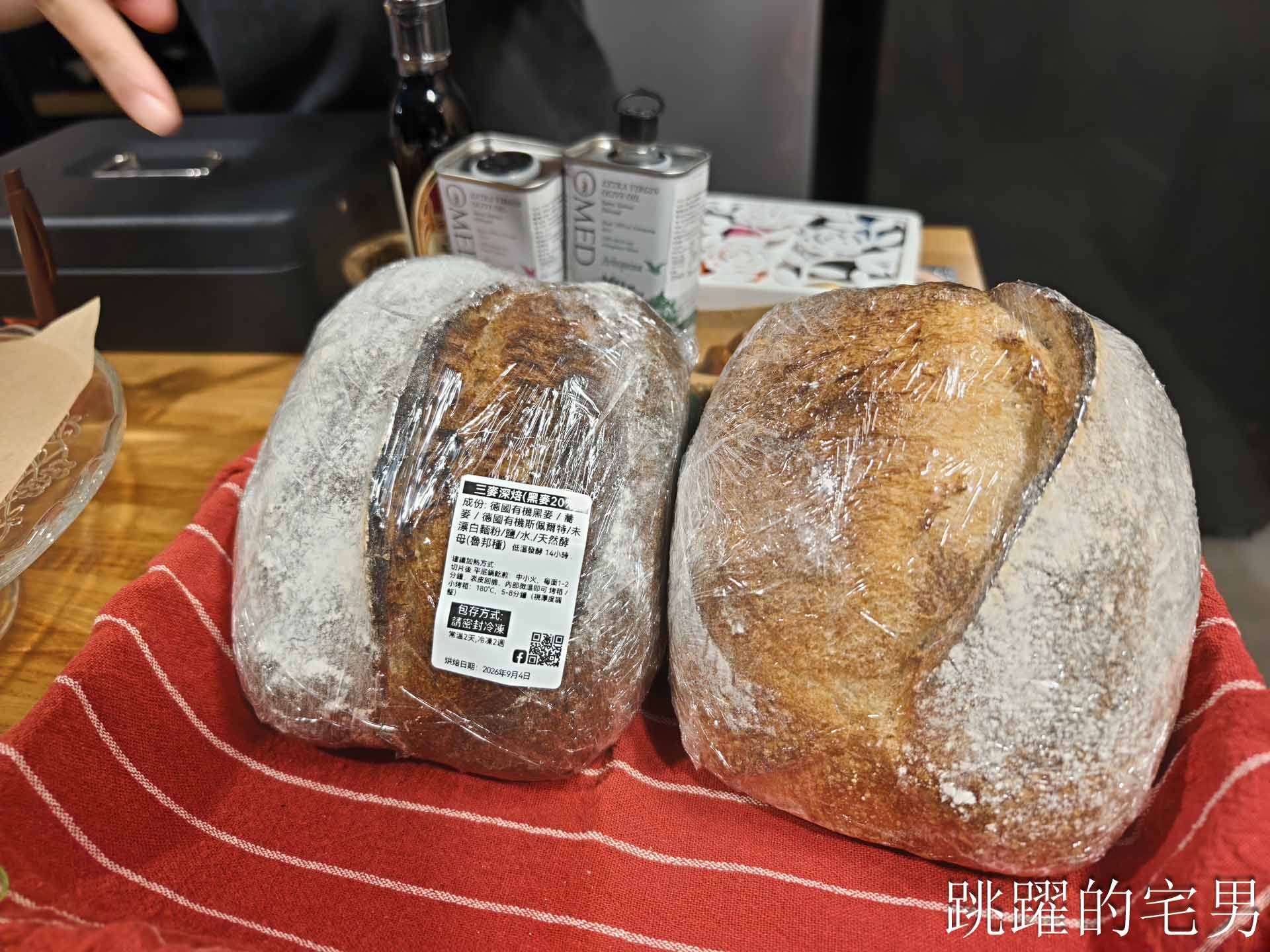[台灣肉桂捲推薦]Lara’s Kitchen手作小廚房-這個切面太扯，根本是玄武岩肉桂捲，混合多種肉桂粉香氣濃郁細緻，是我吃過最好吃的肉桂捲，沒有之一，可宅配，花蓮肉桂捲推薦