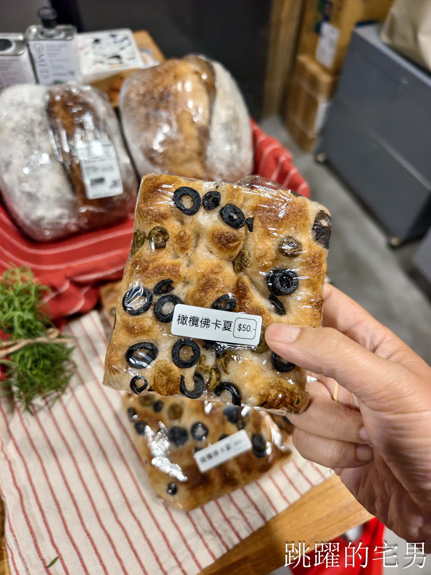 [台灣肉桂捲推薦]Lara’s Kitchen手作小廚房-這個切面太扯，根本是玄武岩肉桂捲，混合多種肉桂粉香氣濃郁細緻，是我吃過最好吃的肉桂捲，沒有之一，可宅配，花蓮肉桂捲推薦