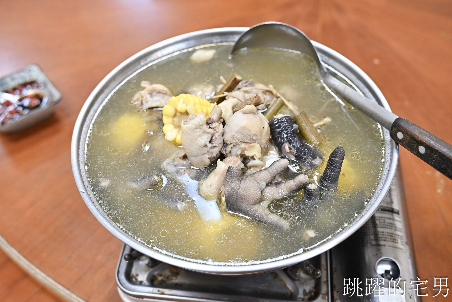 [花蓮有包廂餐廳]原內靜香A灶咖-沒招牌全場就1桌，最好喝蛋花湯居然在這裡?! 免收開瓶費沒招牌家庭式投幣卡拉OK，花蓮唱歌餐廳推薦，無菜單料理