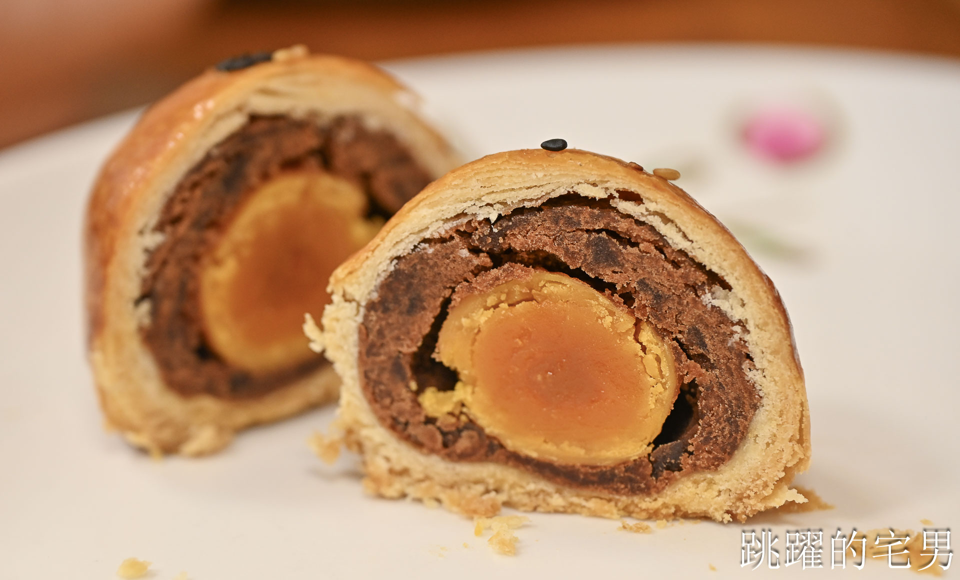 [法朋烘焙甜點坊]2026法朋蛋黃酥開箱- 難怪每年有人搶！蛋黃油到發亮，吃完奶油香還留在嘴裡 台北蛋黃酥推薦，中秋送禮推薦，台北大安區甜點
