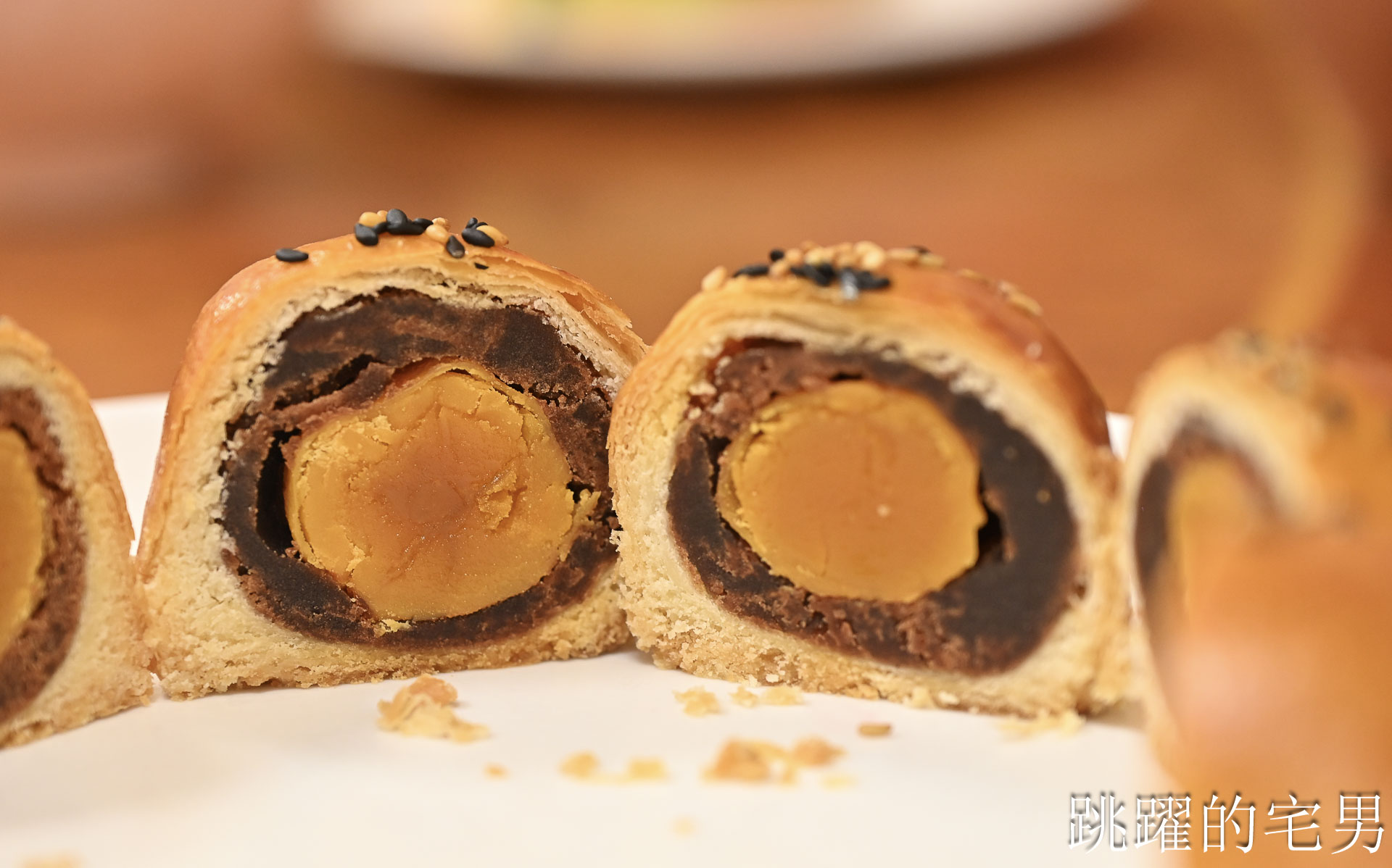 [法朋烘焙甜點坊]2026法朋蛋黃酥開箱- 難怪每年有人搶！蛋黃油到發亮，吃完奶油香還留在嘴裡 台北蛋黃酥推薦，中秋送禮推薦，台北大安區甜點
