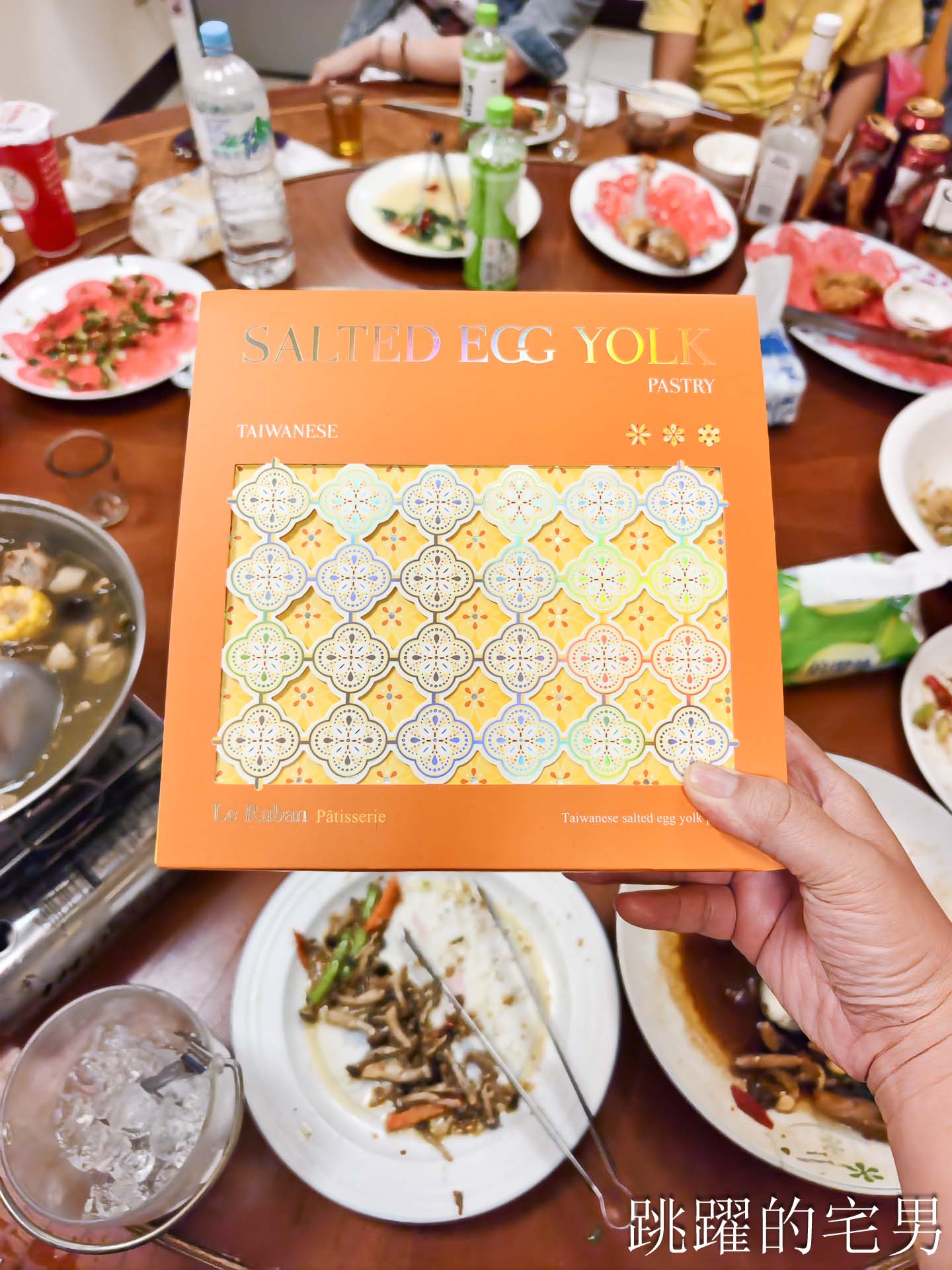 [法朋烘焙甜點坊]2026法朋蛋黃酥開箱- 難怪每年有人搶！蛋黃油到發亮，吃完奶油香還留在嘴裡 台北蛋黃酥推薦，中秋送禮推薦，台北大安區甜點