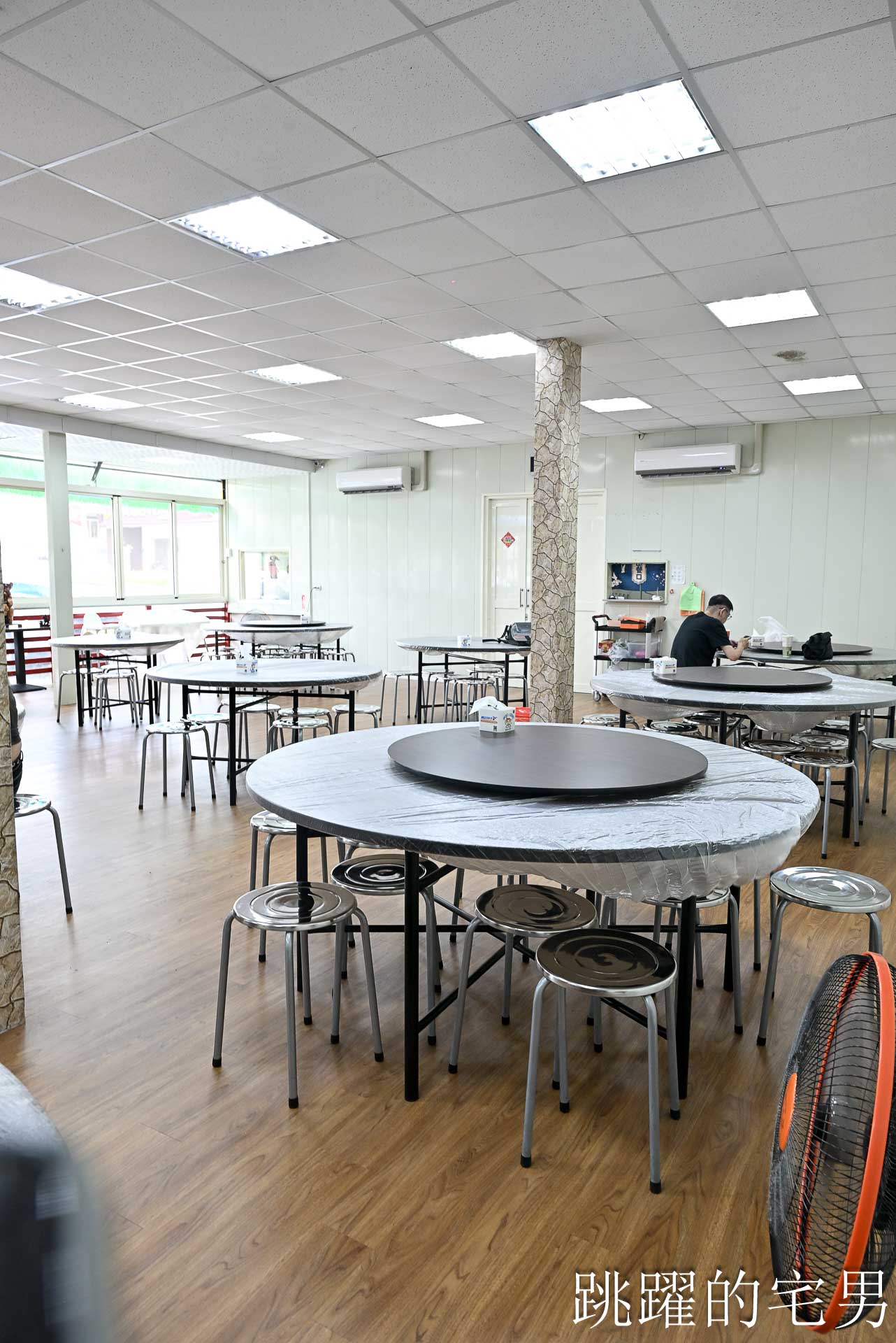 [竹山美食推薦]以鵝傳鵝竹山總店-這家完全可以為了這個燒鵝來南投，皮脆肉嫩味道超迷人，還能點半隻太方便了，台灣燒鵝推薦，紫南宮美食、竹山聚餐推薦