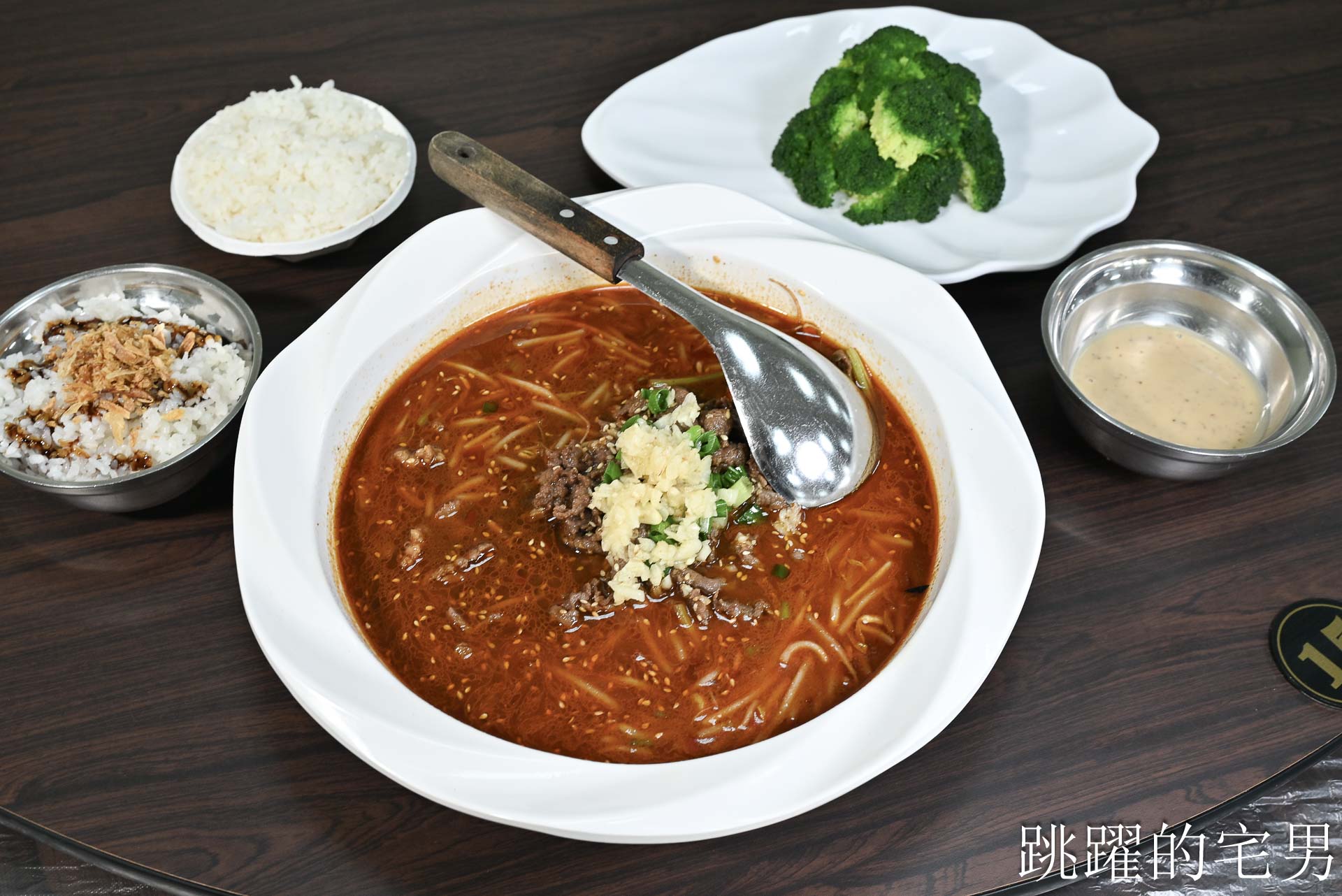 [竹山美食推薦]以鵝傳鵝竹山總店-這家完全可以為了這個燒鵝來南投，皮脆肉嫩味道超迷人，還能點半隻太方便了，台灣燒鵝推薦，紫南宮美食、竹山聚餐推薦