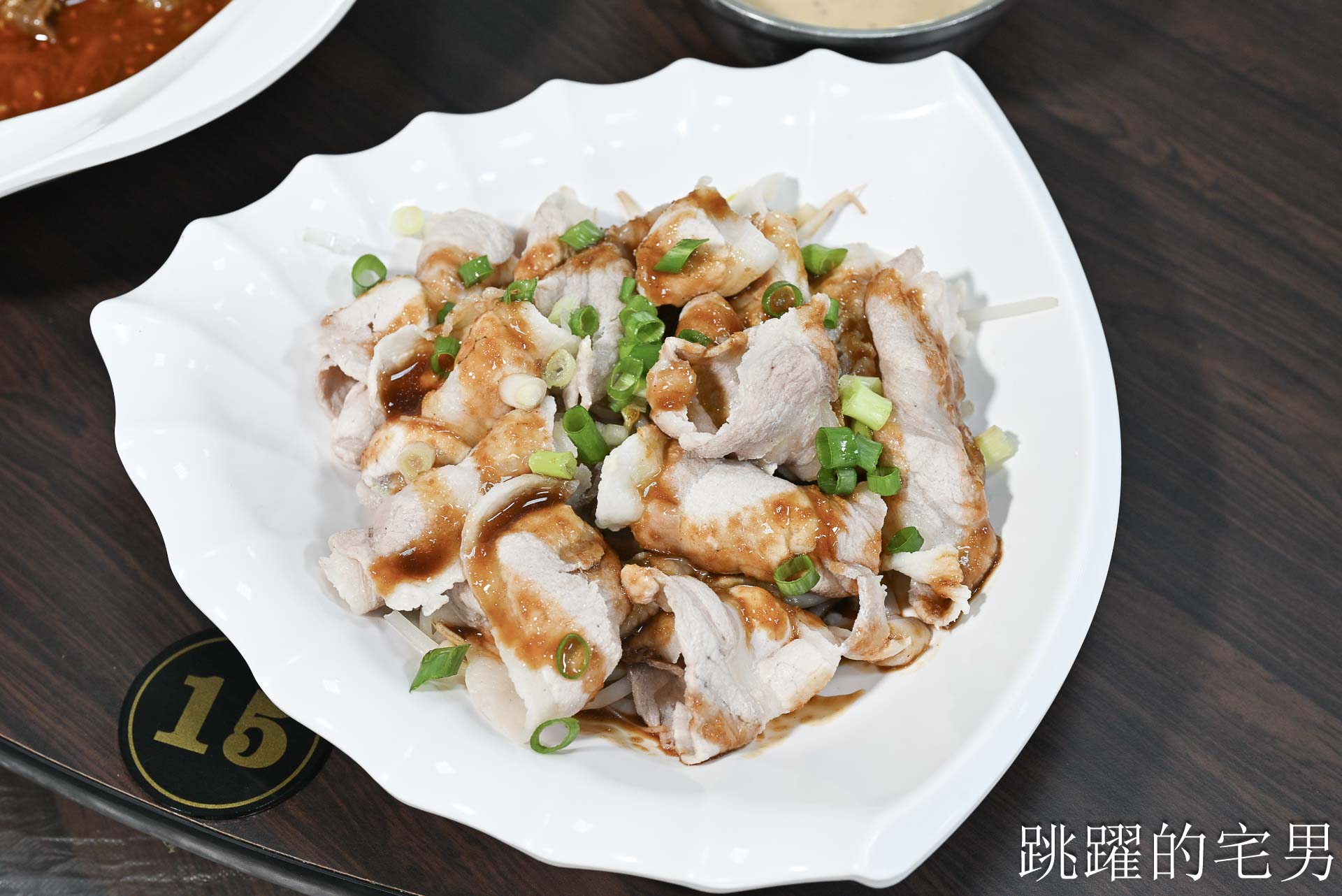 [竹山美食推薦]以鵝傳鵝竹山總店-這家完全可以為了這個燒鵝來南投，皮脆肉嫩味道超迷人，還能點半隻太方便了，台灣燒鵝推薦，紫南宮美食、竹山聚餐推薦